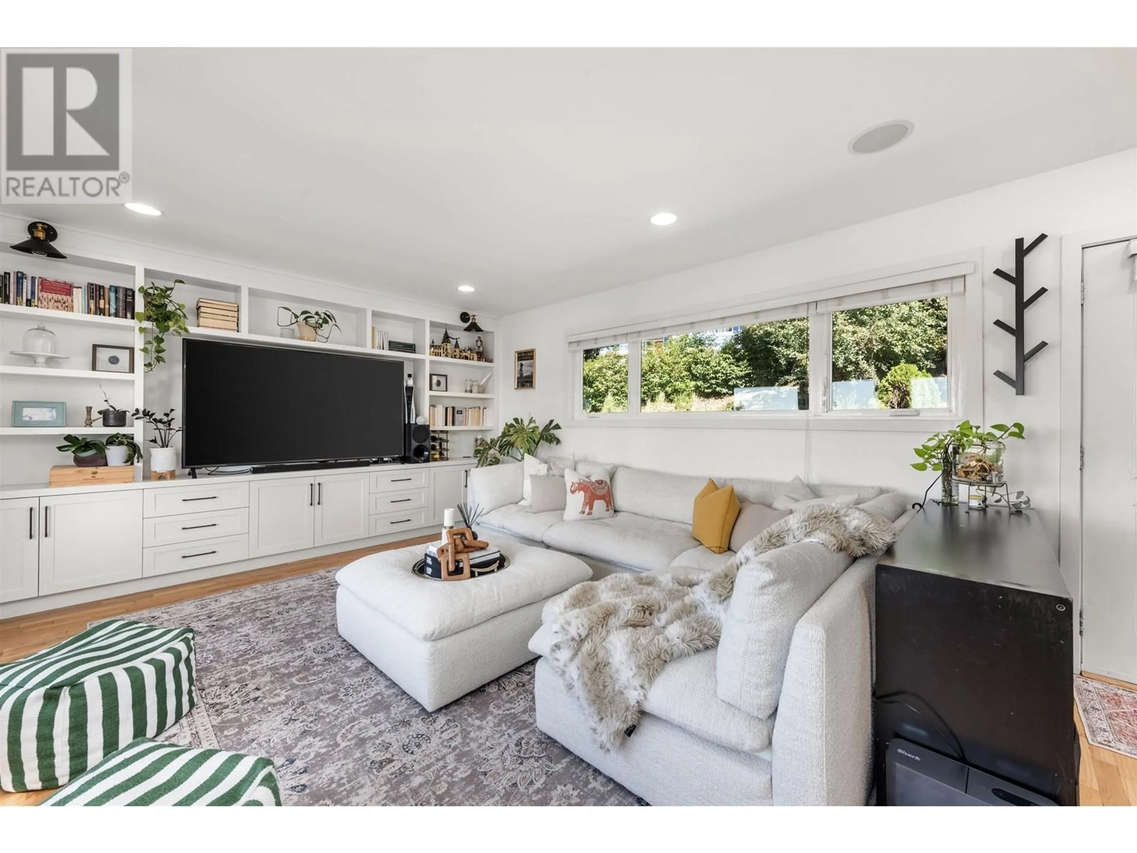 Living room with furniture, unknown for 1706 GLENDALE AVENUE, Coquitlam British Columbia V3K1X4