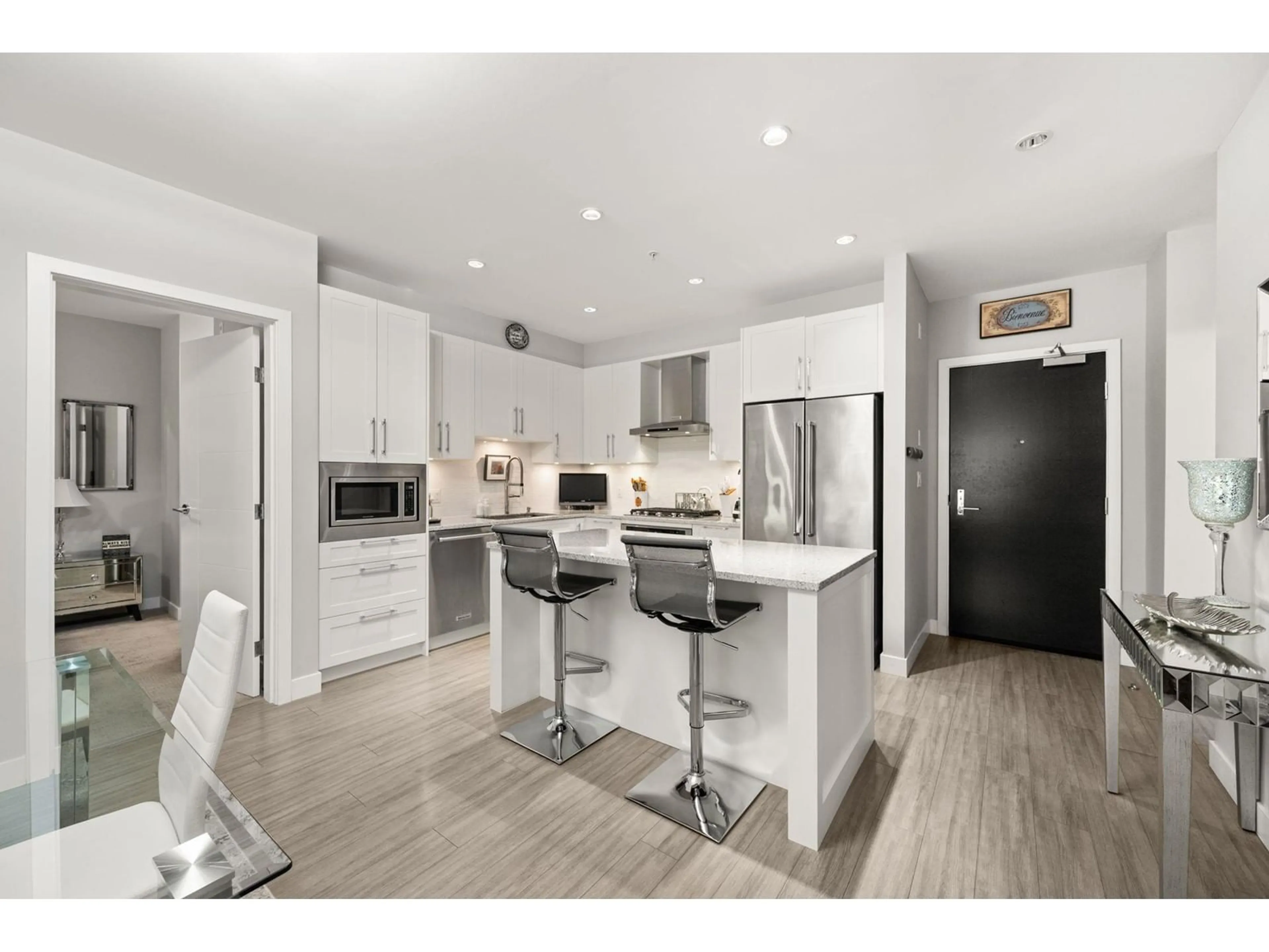 Open concept kitchen, unknown for 203 - 1975 154, Surrey British Columbia V4A4S2