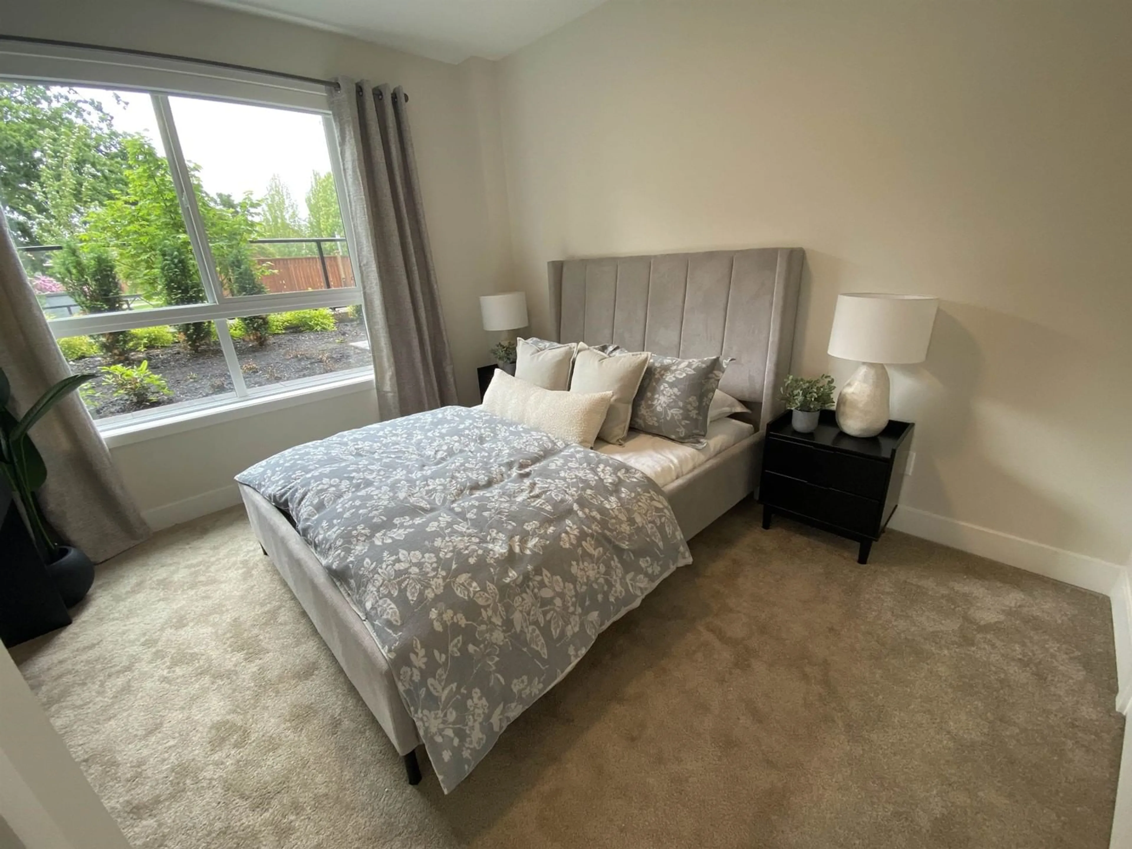 Bedroom with bed, carpet floor for 112 - 45497 CAMPUS DRIVE, Chilliwack British Columbia V2R6L8