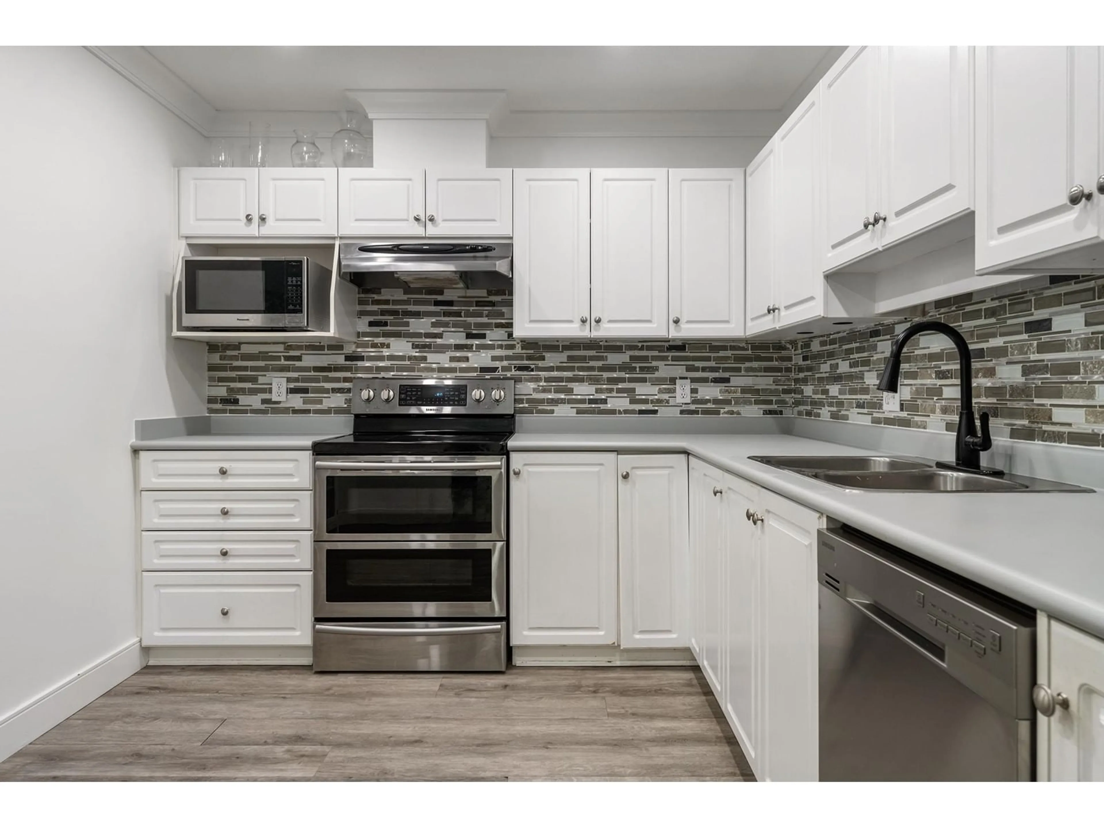Standard kitchen, unknown for 308 - 33718 KING, Abbotsford British Columbia V2S8J3