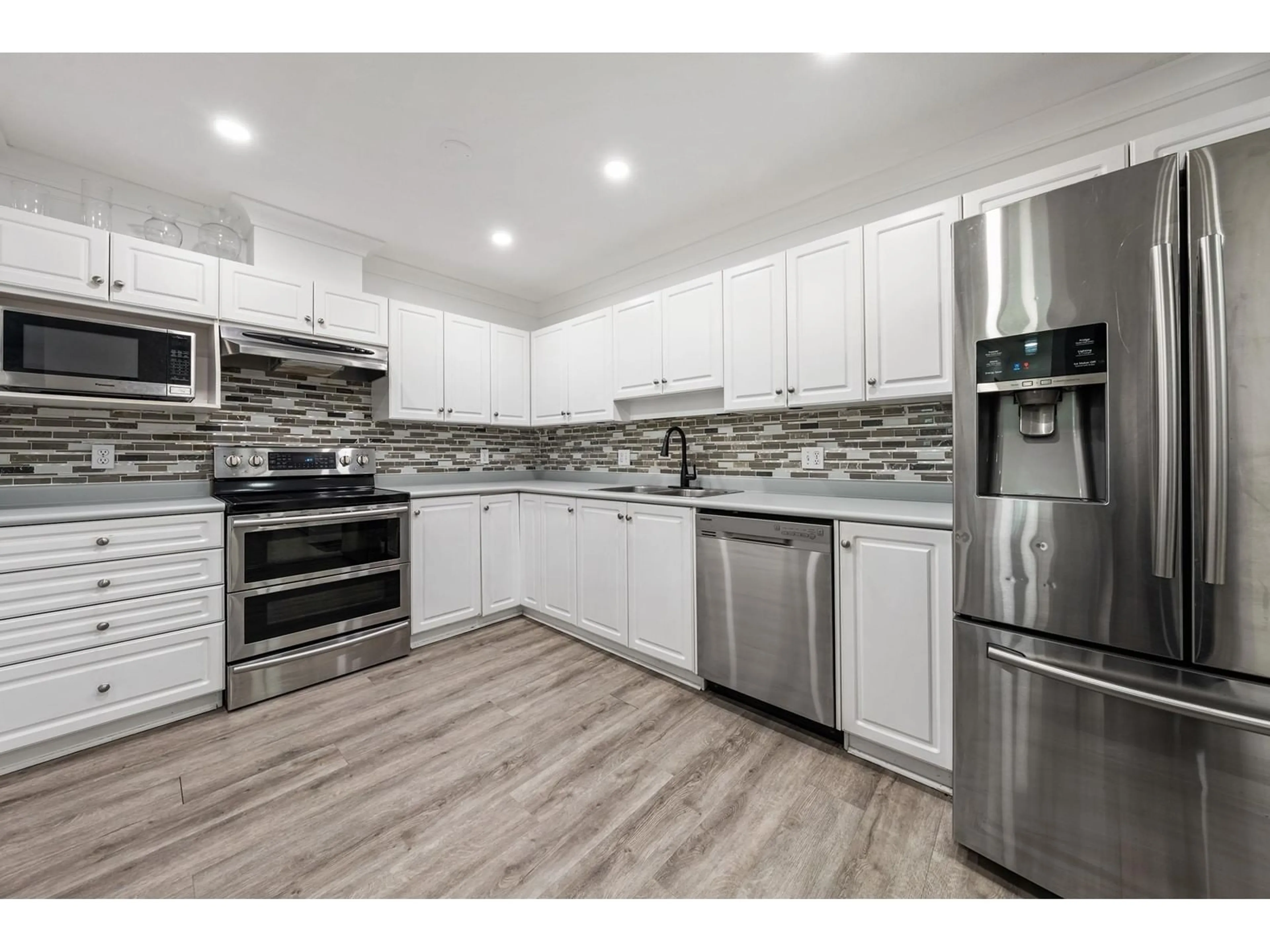Open concept kitchen, unknown for 308 - 33718 KING, Abbotsford British Columbia V2S8J3