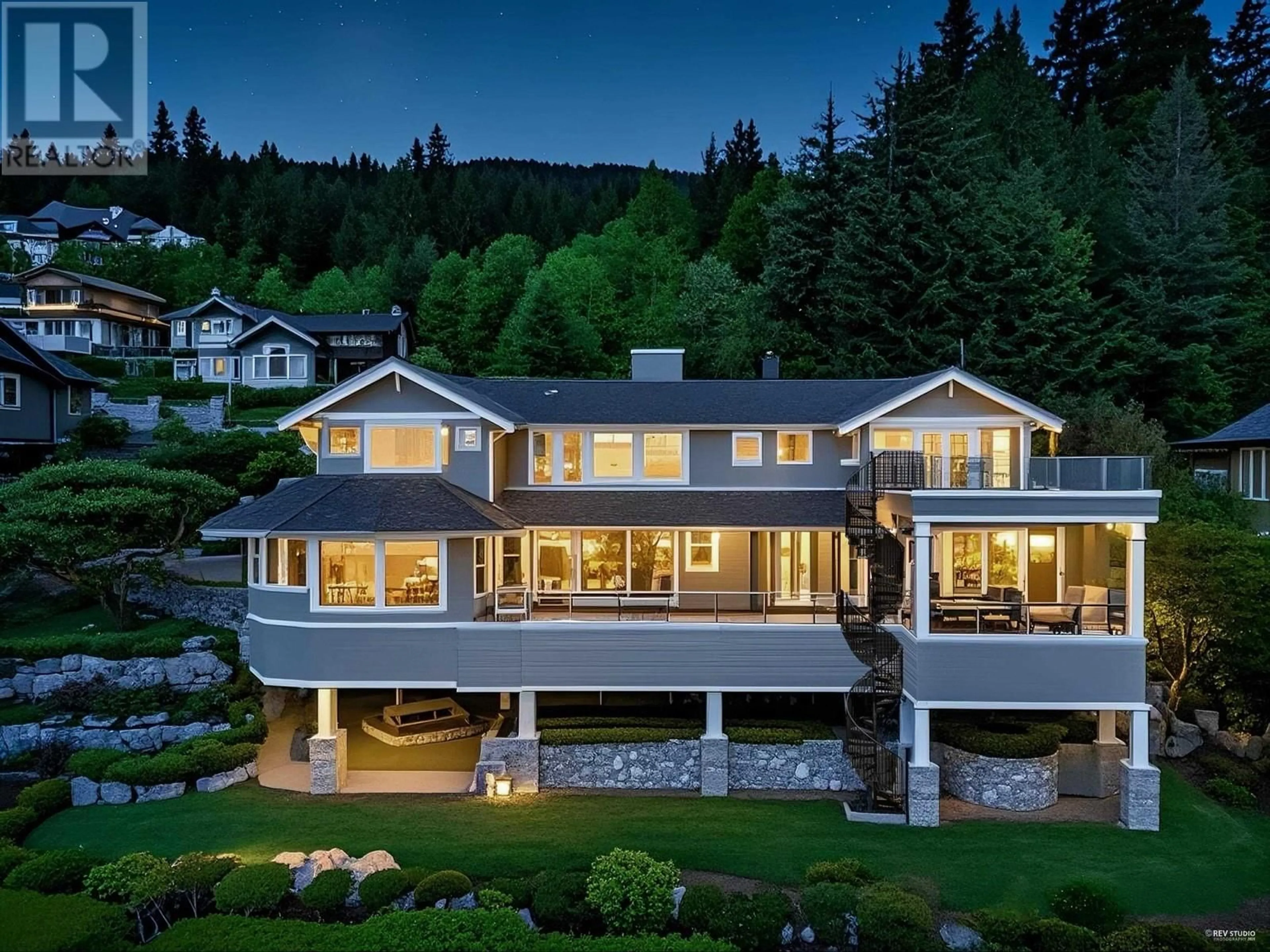 A pic from outside/outdoor area/front of a property/back of a property/a pic from drone, mountain view for 2326 CHIPPENDALE ROAD, West Vancouver British Columbia V7S3J2