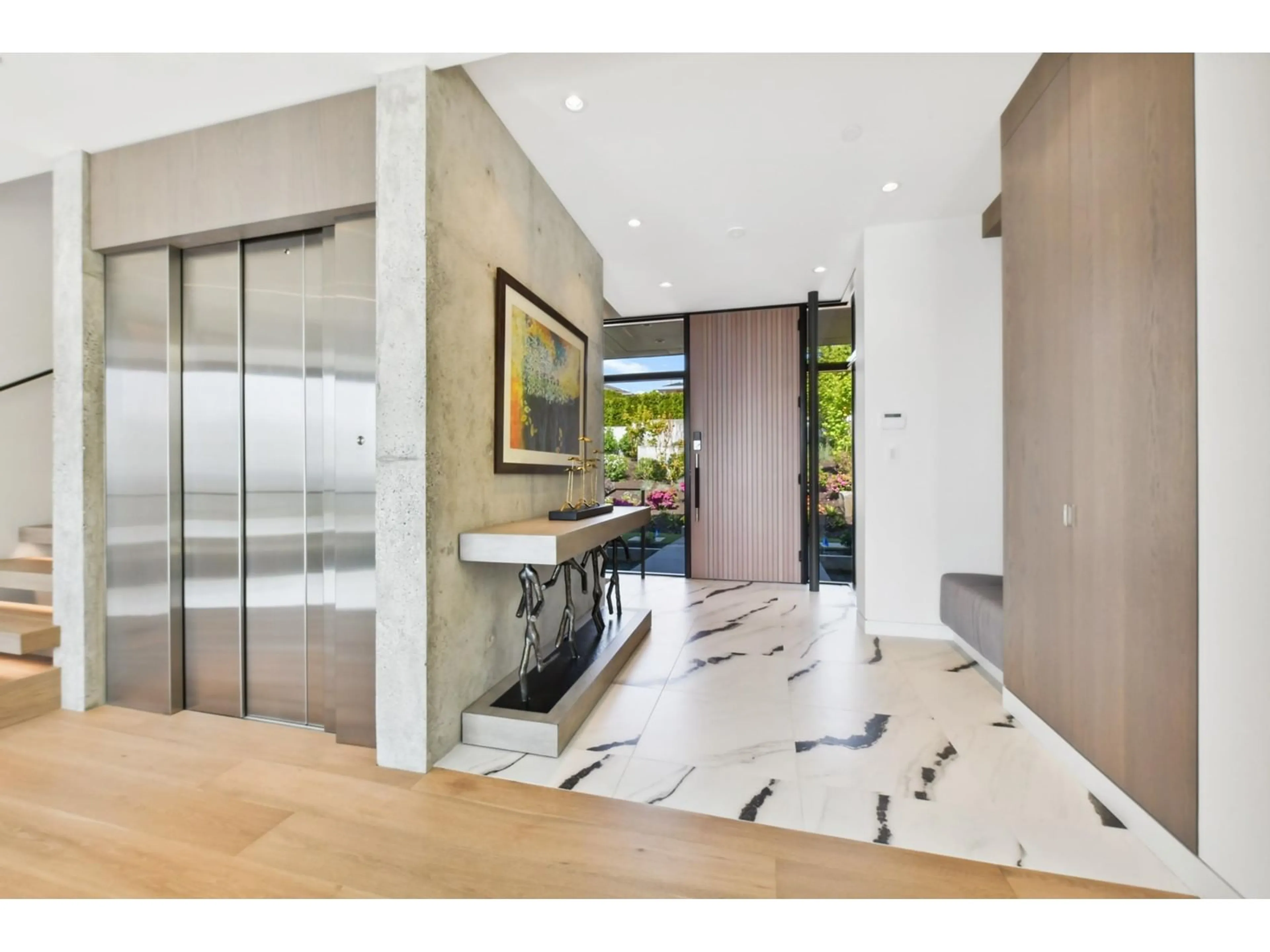 Indoor foyer for 13386 MARINE, Surrey British Columbia V4A1G2