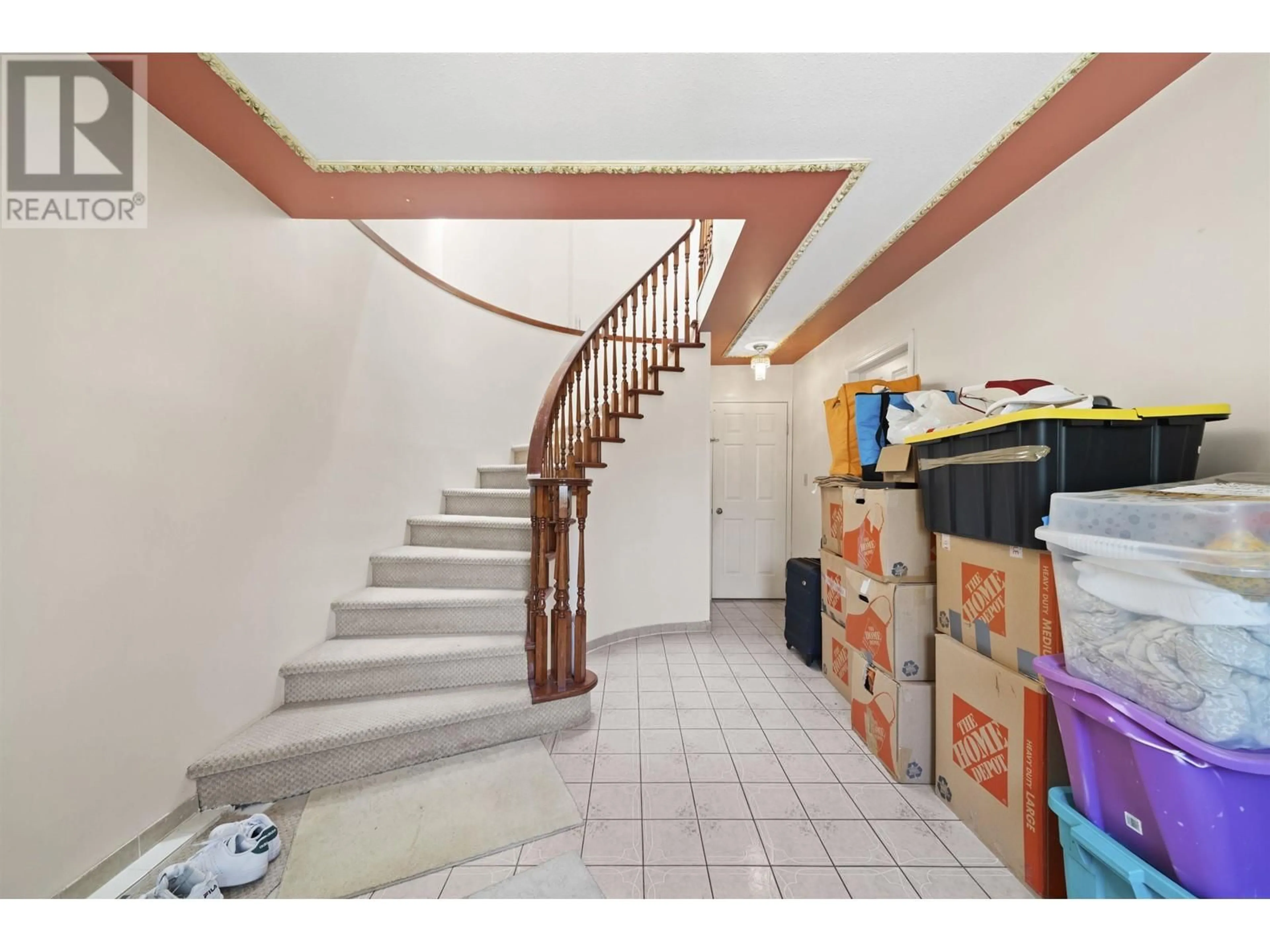 Indoor foyer for 5990 JOYCE STREET, Vancouver British Columbia V5R4J2