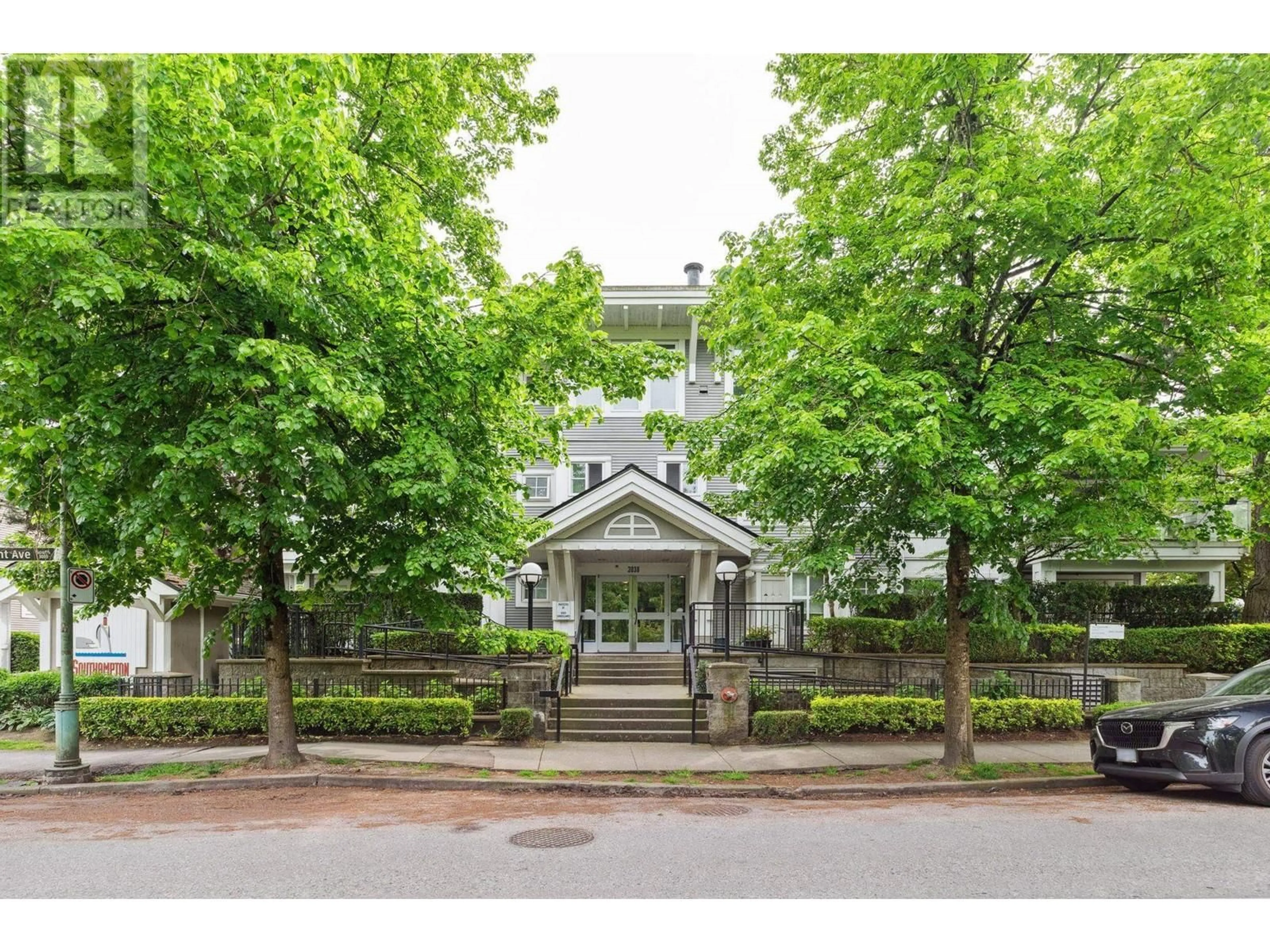 Indoor foyer for 203 - 3038 KENT AVENUE, Vancouver British Columbia V5S4V8