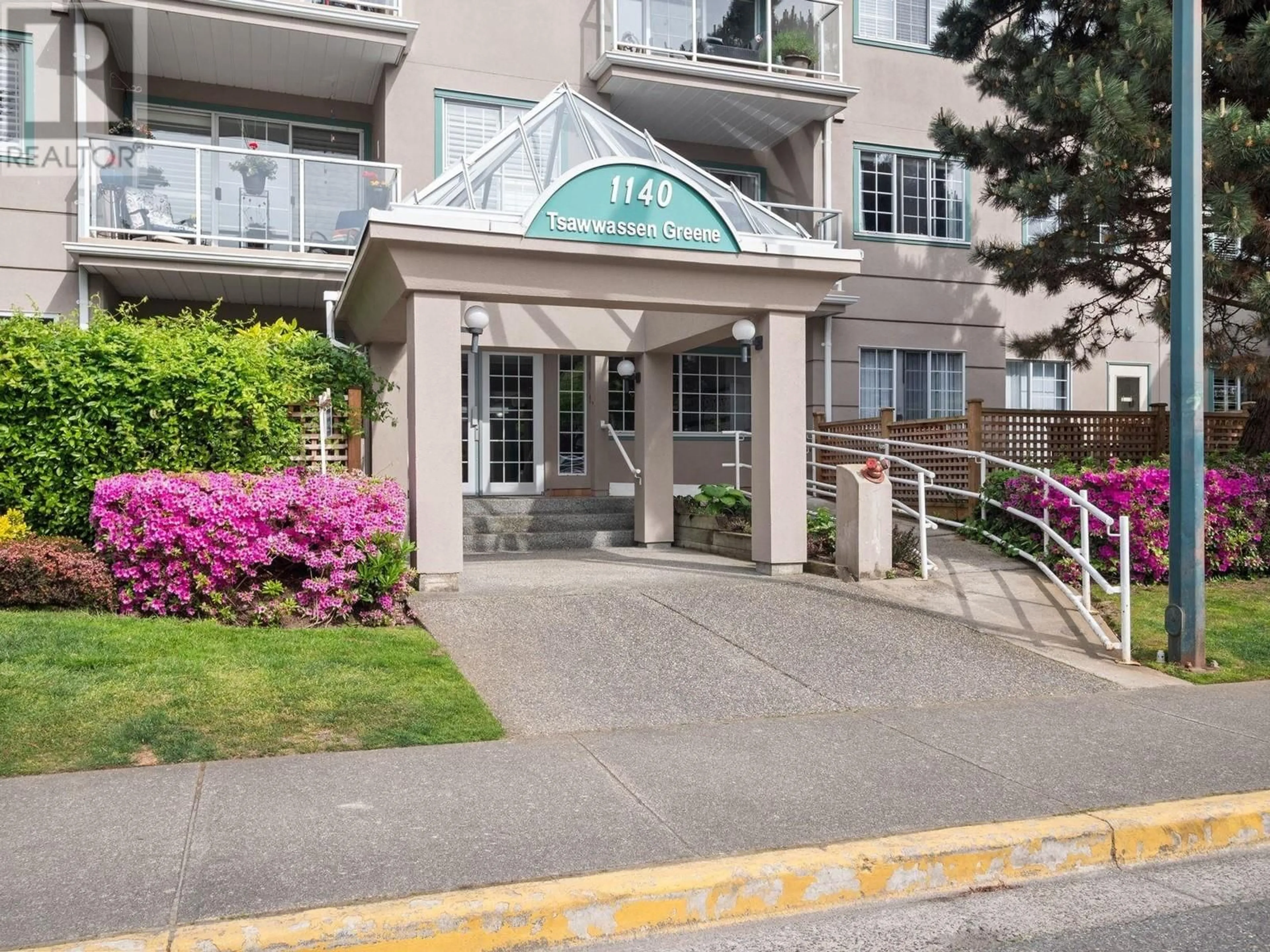 Indoor foyer for 204 - 1140 55 STREET, Delta British Columbia V4M3J8