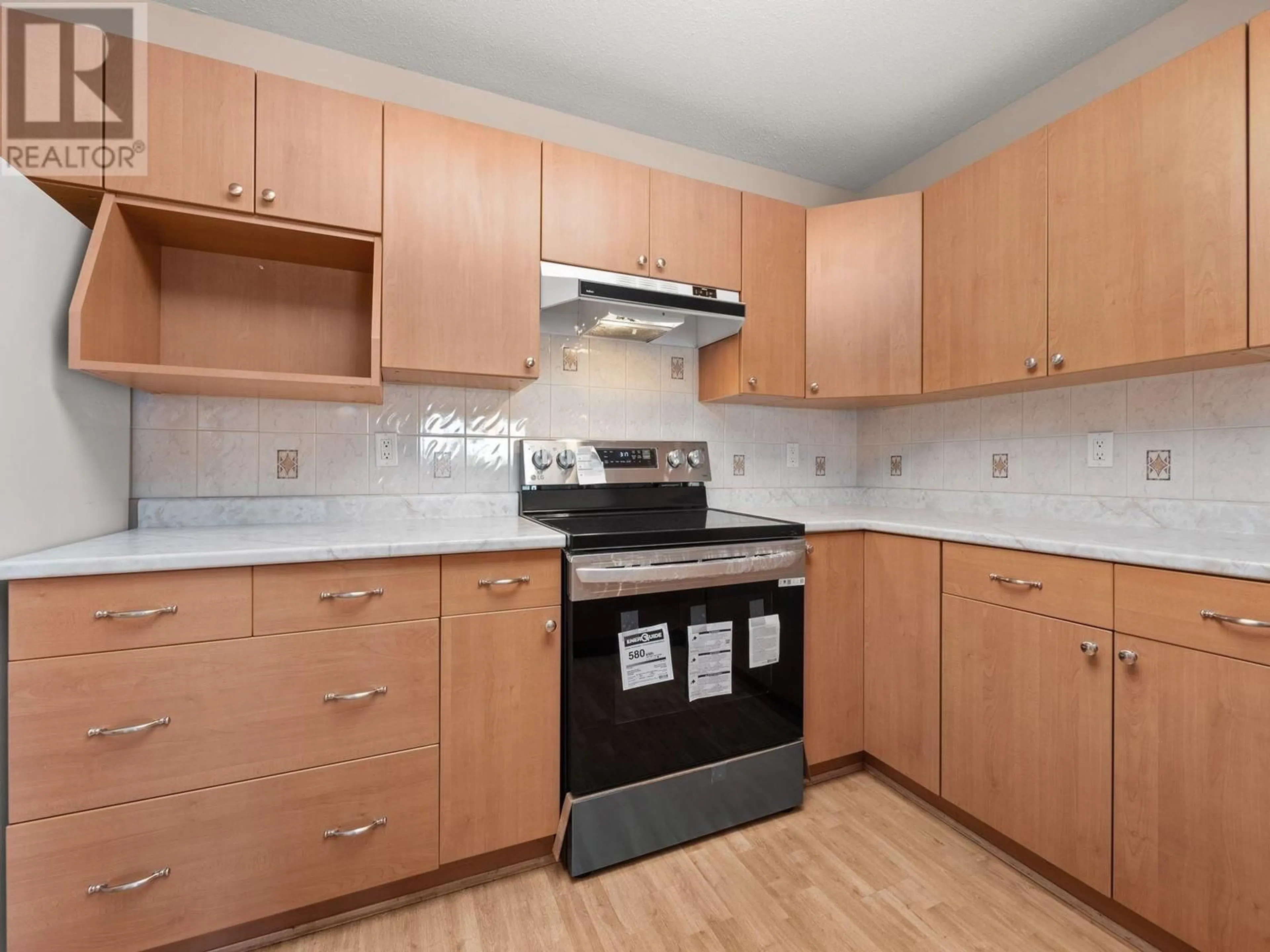 Standard kitchen, wood/laminate floor for 204 - 1140 55 STREET, Delta British Columbia V4M3J8