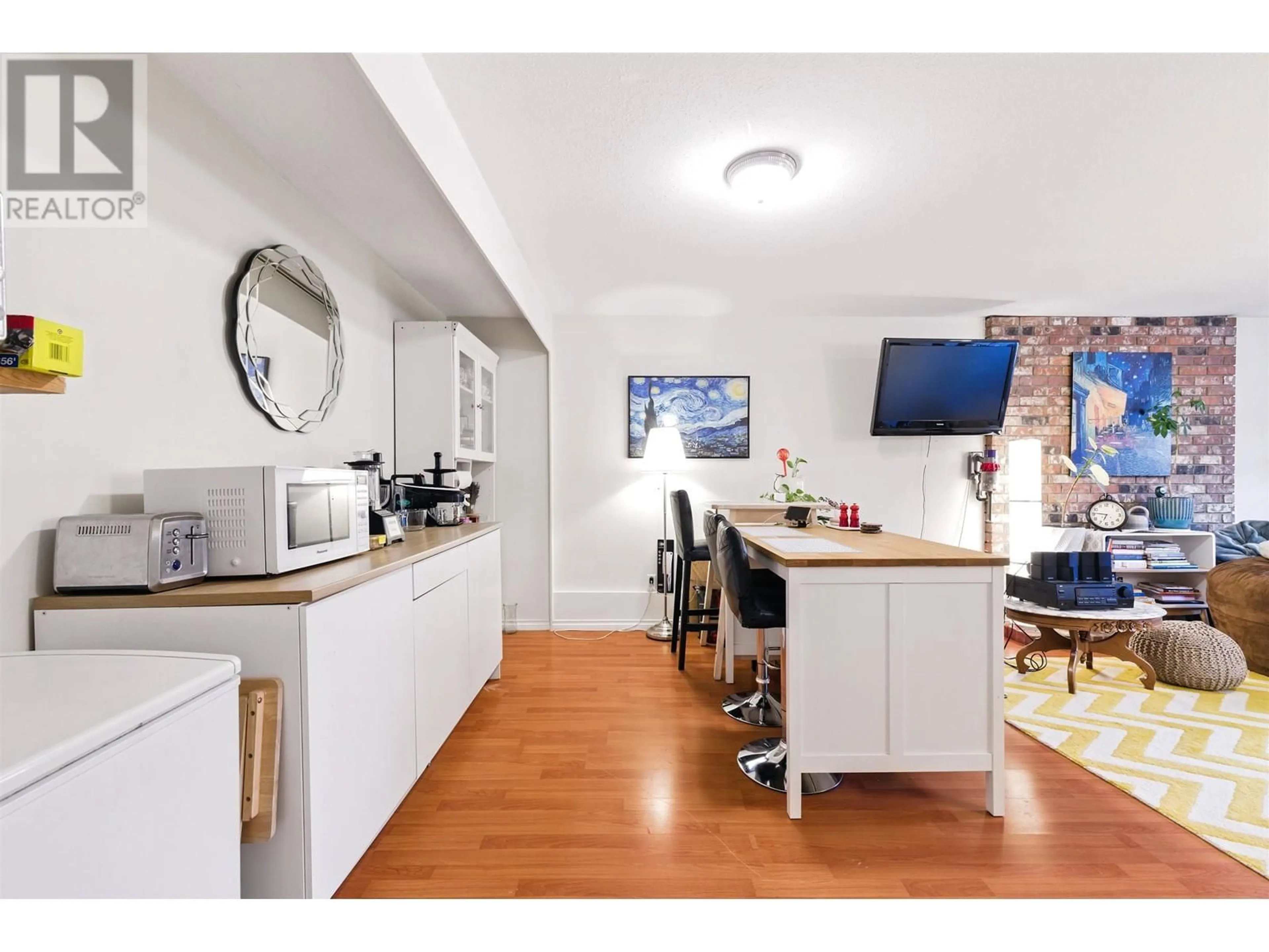 Open concept kitchen, wood/laminate floor for 3391 BOWEN DRIVE, Richmond British Columbia V7C4C6
