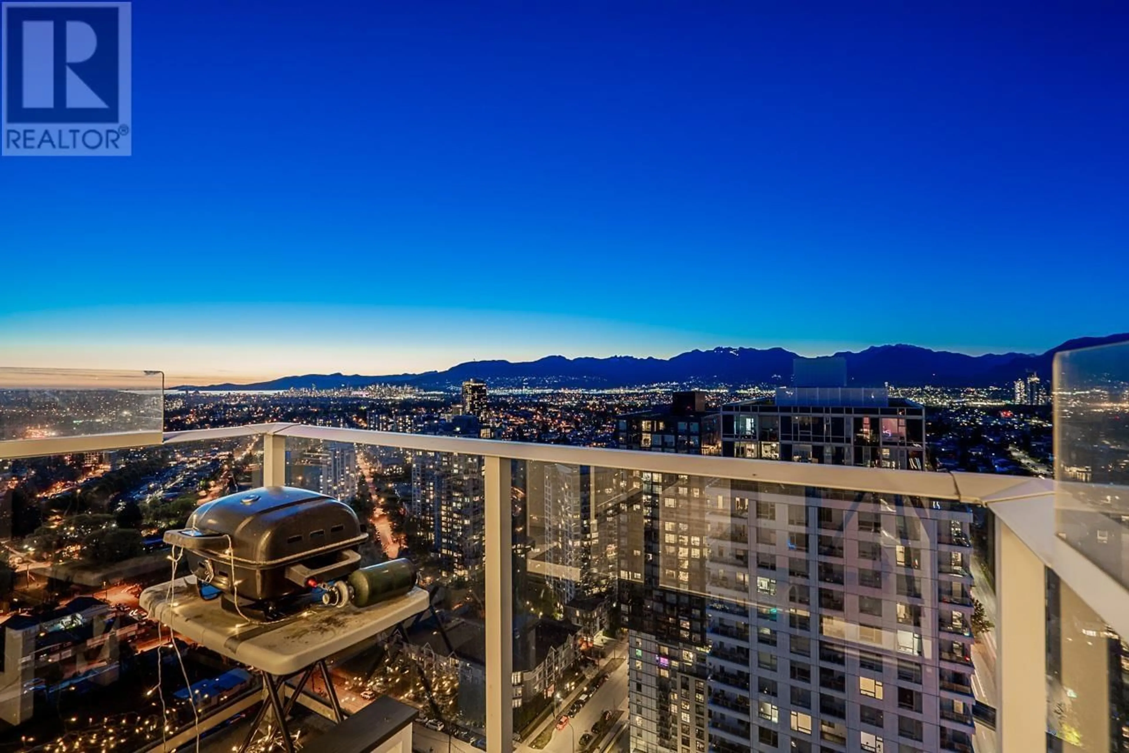 A pic from outside/outdoor area/front of a property/back of a property/a pic from drone, city buildings view from balcony for 3602 - 5665 BOUNDARY ROAD, Vancouver British Columbia V5R0E4