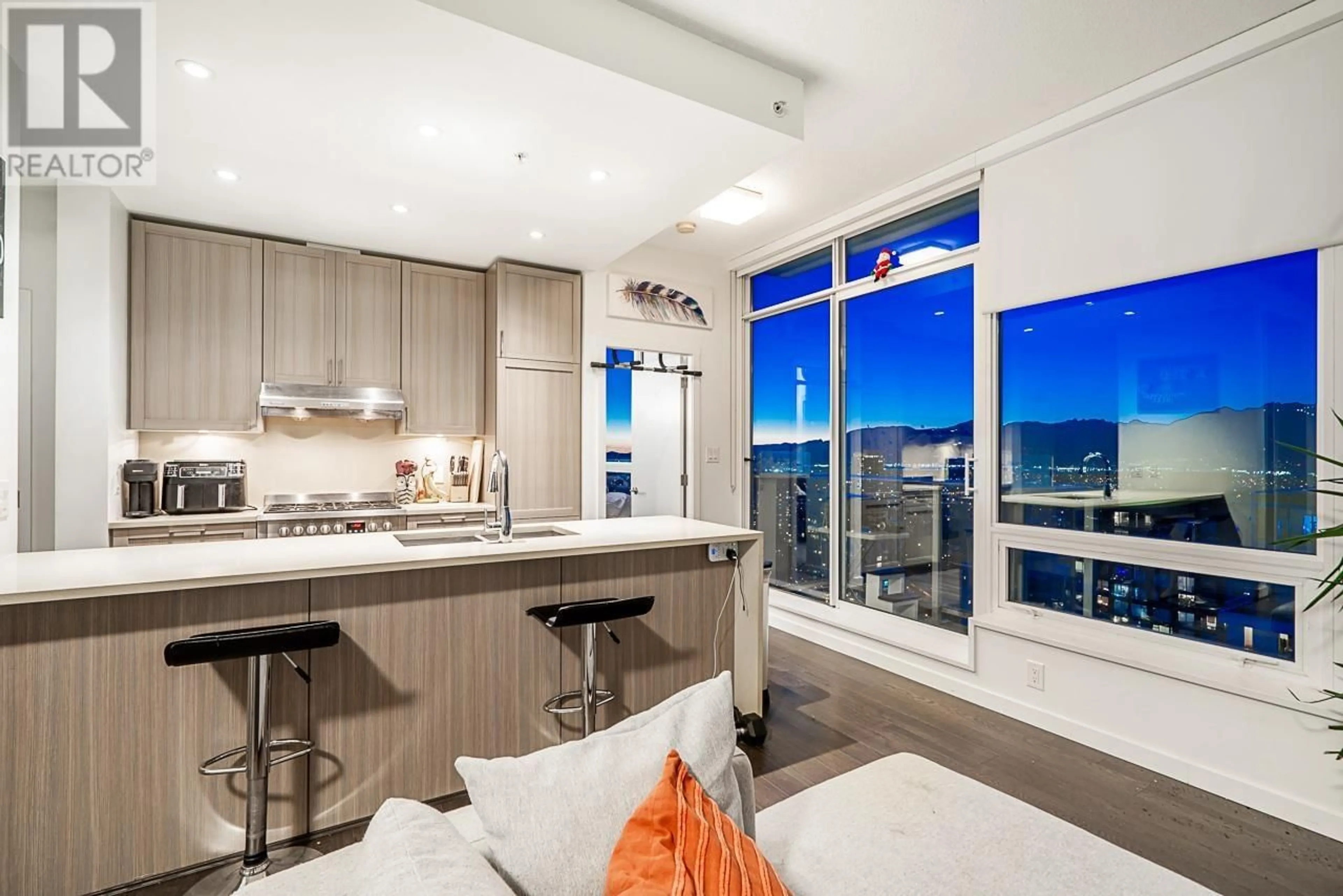 Open concept kitchen, unknown for 3602 - 5665 BOUNDARY ROAD, Vancouver British Columbia V5R0E4