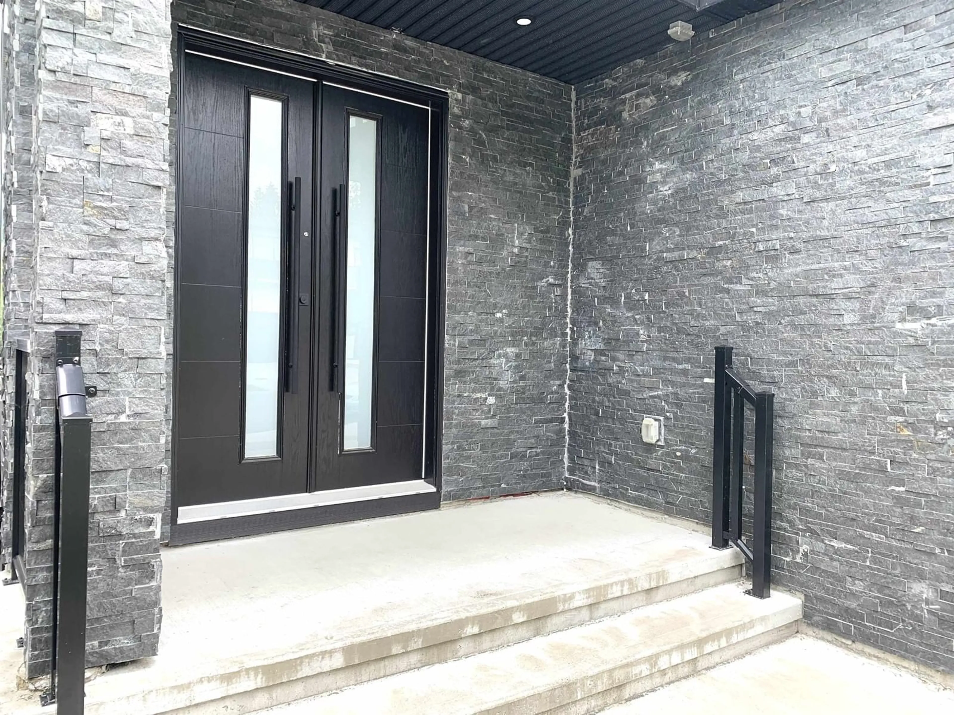 Indoor foyer for 36769 DIANNE BROOK, Abbotsford British Columbia V3G0H4