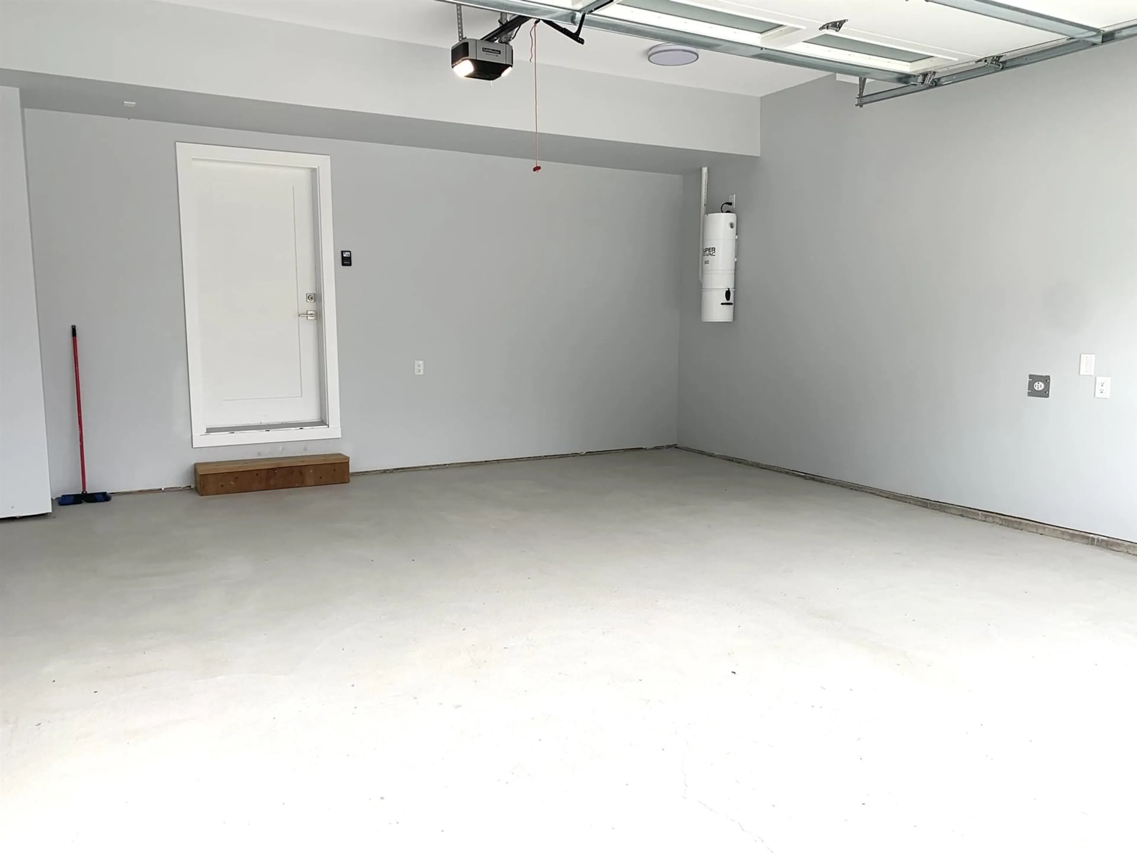 Indoor garage for 36769 DIANNE BROOK, Abbotsford British Columbia V3G0H4