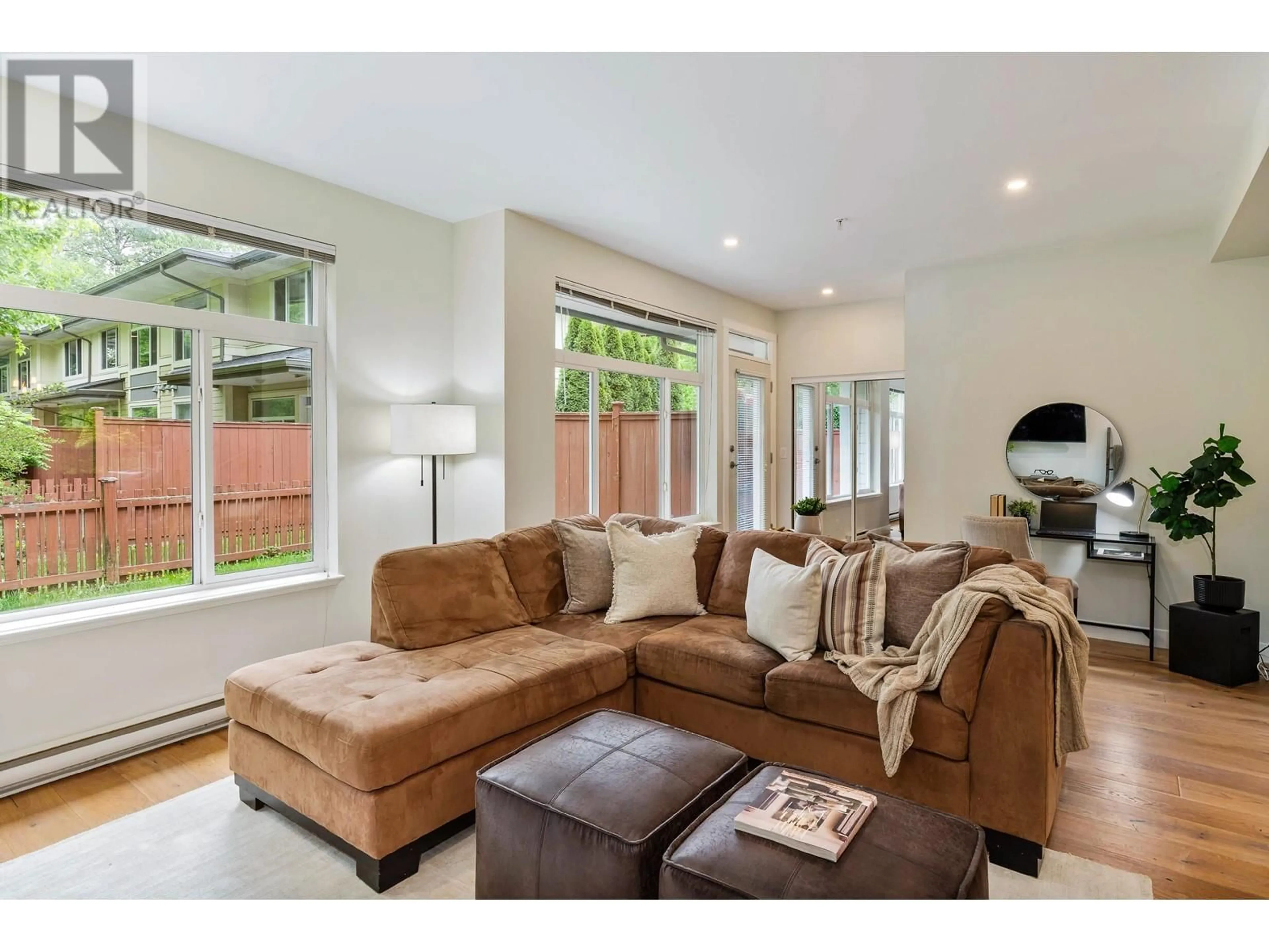 Living room with furniture, unknown for 25 - 40632 GOVERNMENT ROAD, Squamish British Columbia V8B0M7