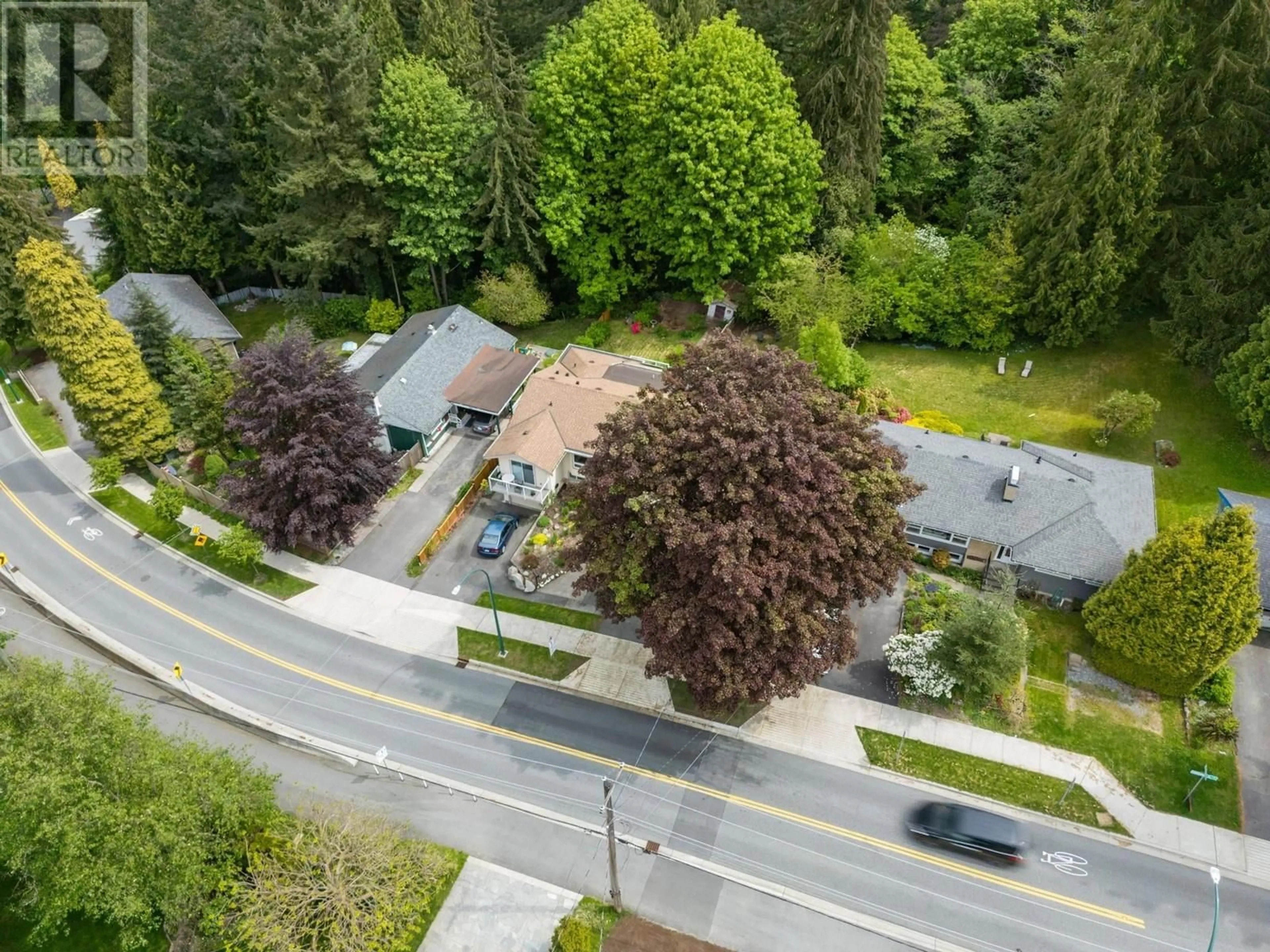 A pic from outside/outdoor area/front of a property/back of a property/a pic from drone, street for 985 GATENSBURY STREET, Coquitlam British Columbia V3J5J6