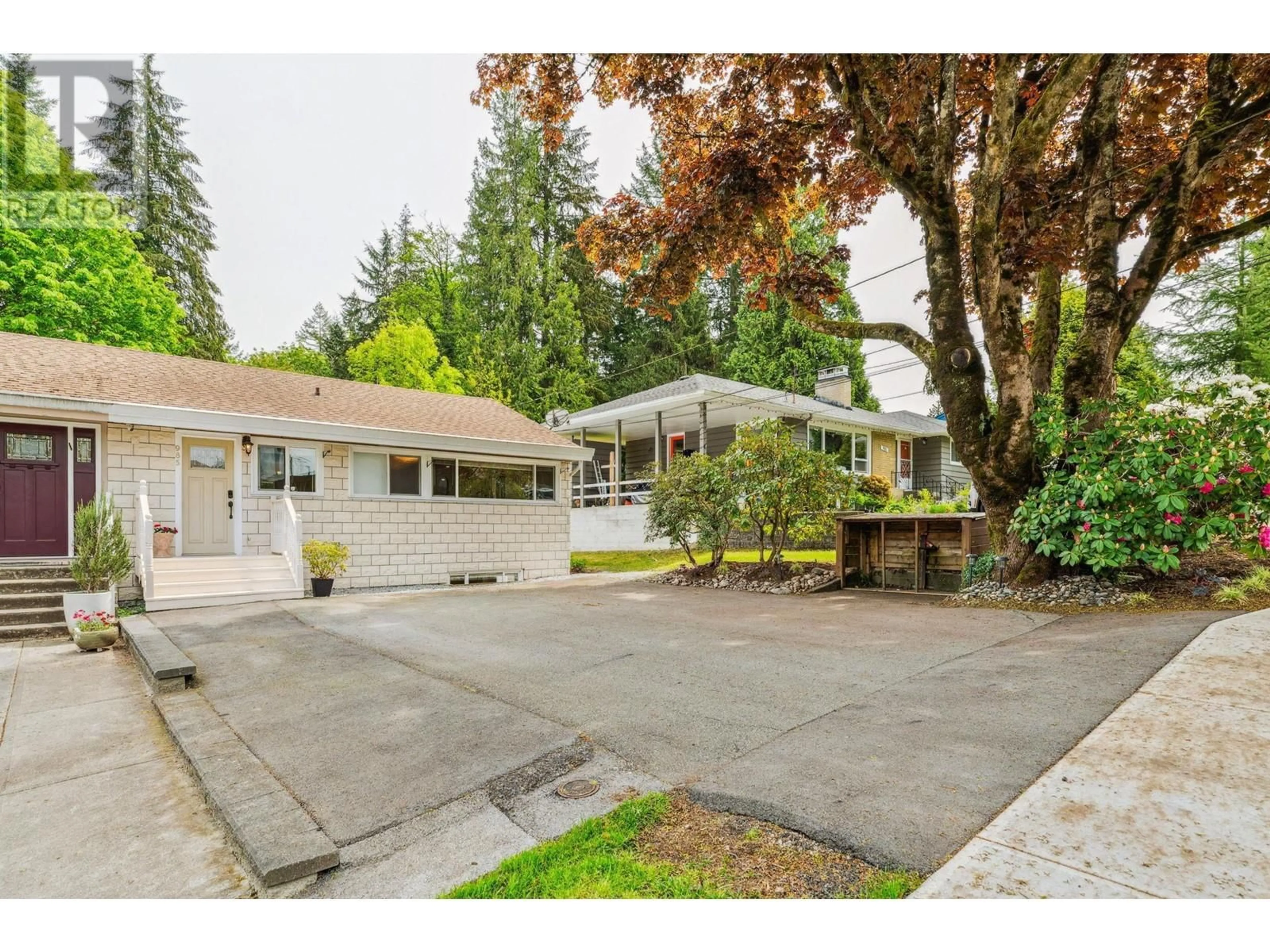 Home with vinyl exterior material, street for 985 GATENSBURY STREET, Coquitlam British Columbia V3J5J6
