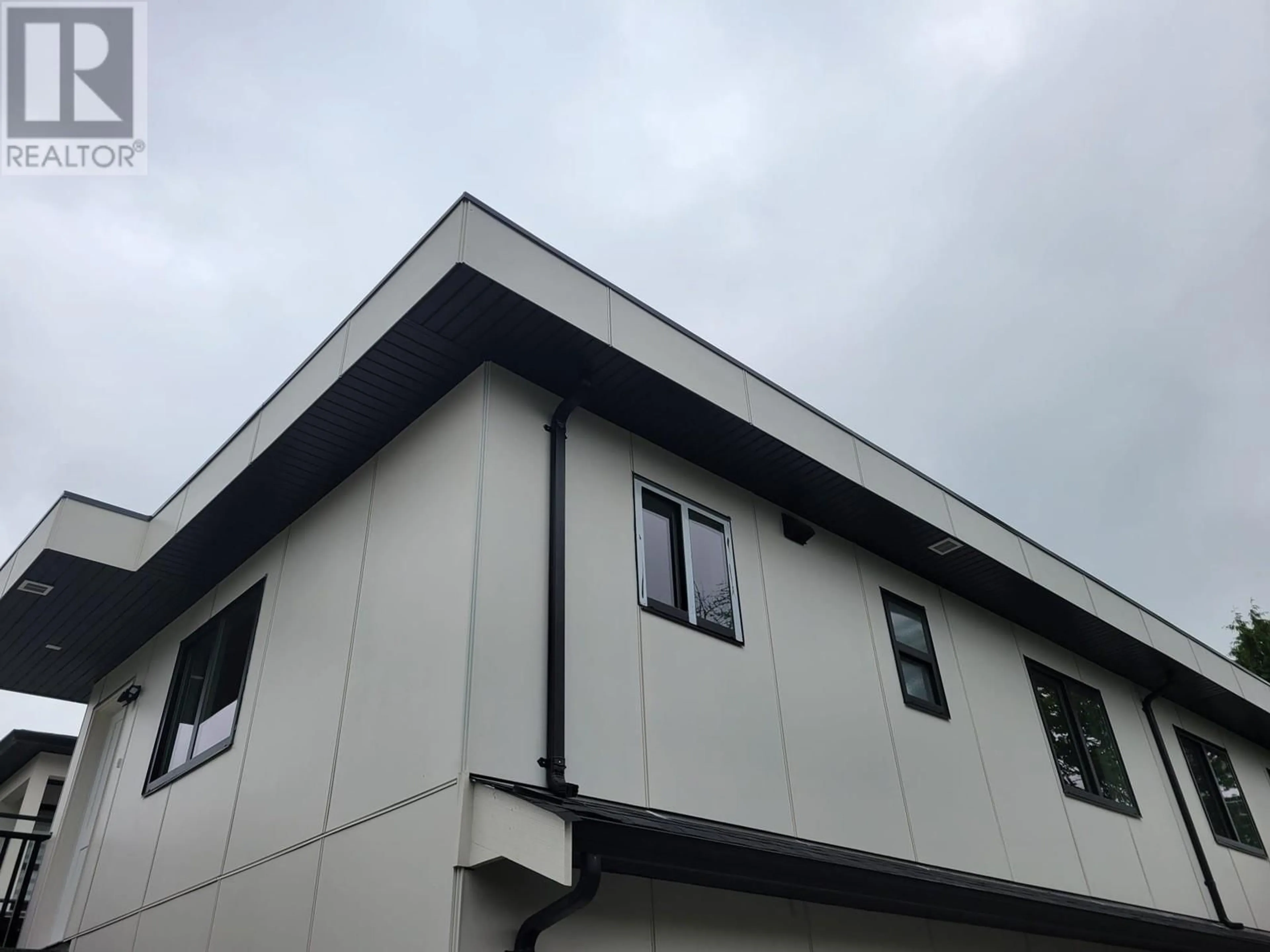 Home with vinyl exterior material, building for 3 - 6765 KITCHENER STREET, Burnaby British Columbia V5B2J8