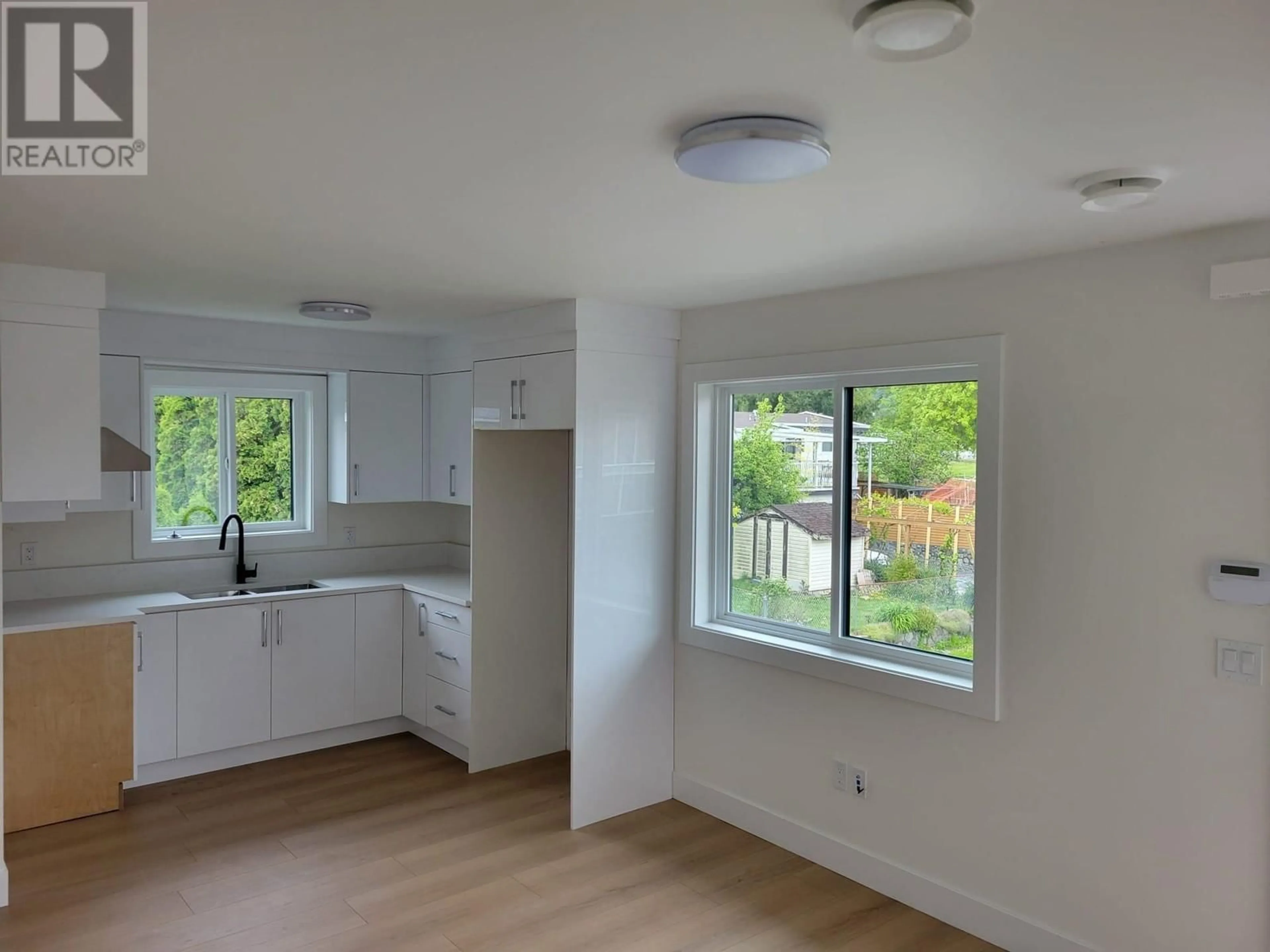 Unknown for 3 - 6765 KITCHENER STREET, Burnaby British Columbia V5B2J8