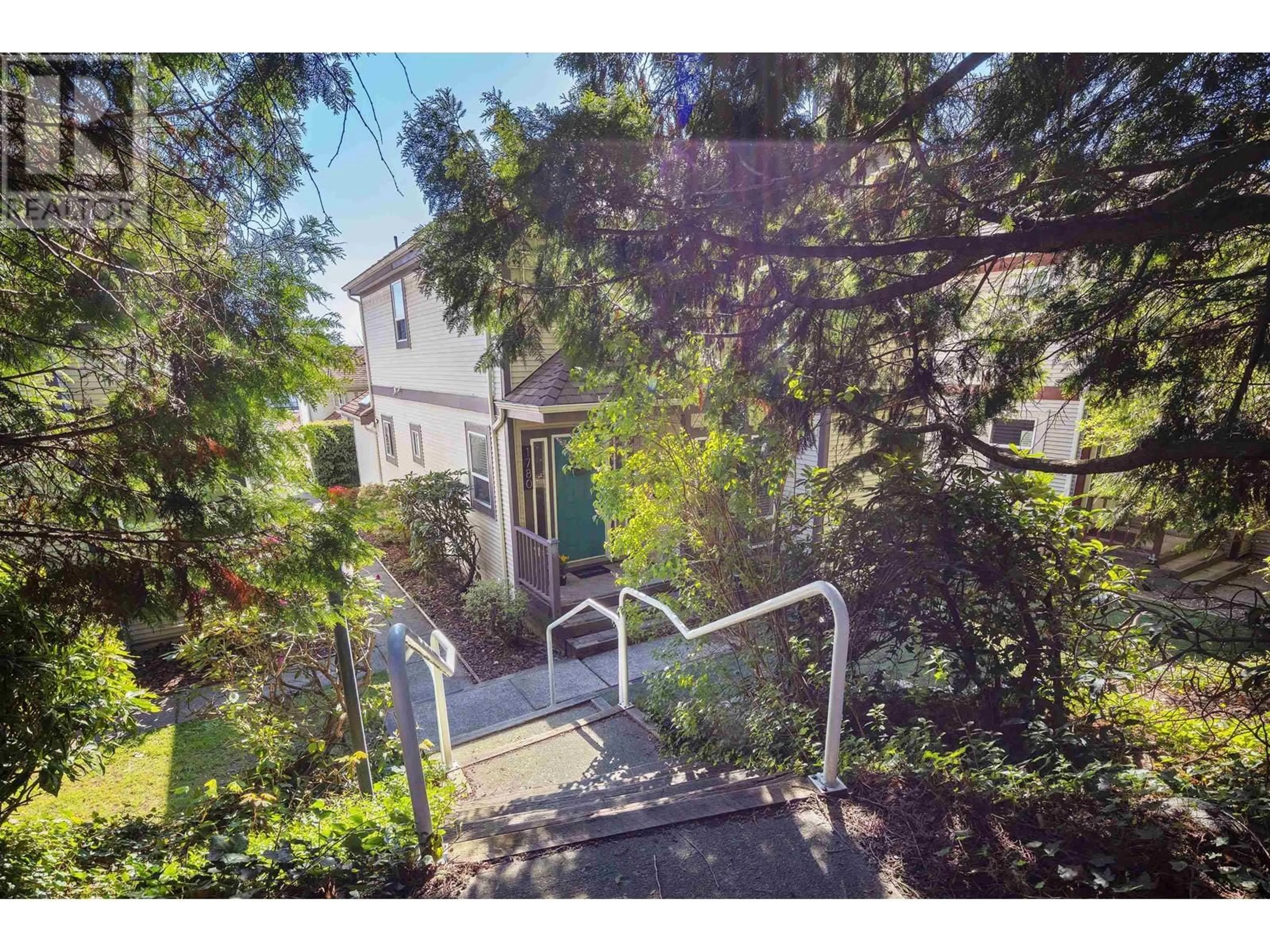A pic from outside/outdoor area/front of a property/back of a property/a pic from drone, street for 1780 SOUTHEAST MARINE DRIVE, Vancouver British Columbia V5P2R8