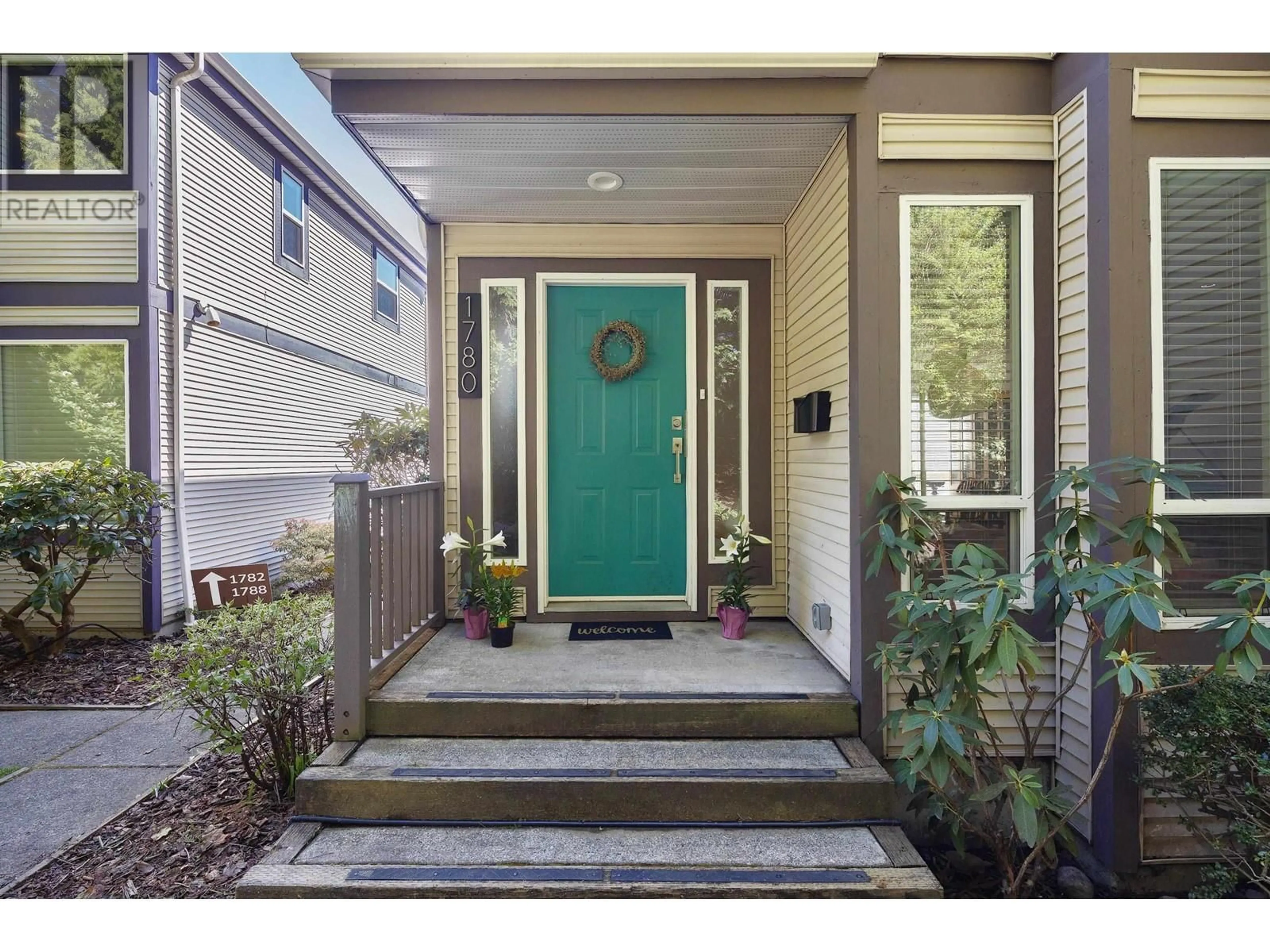 Indoor entryway for 1780 SOUTHEAST MARINE DRIVE, Vancouver British Columbia V5P2R8