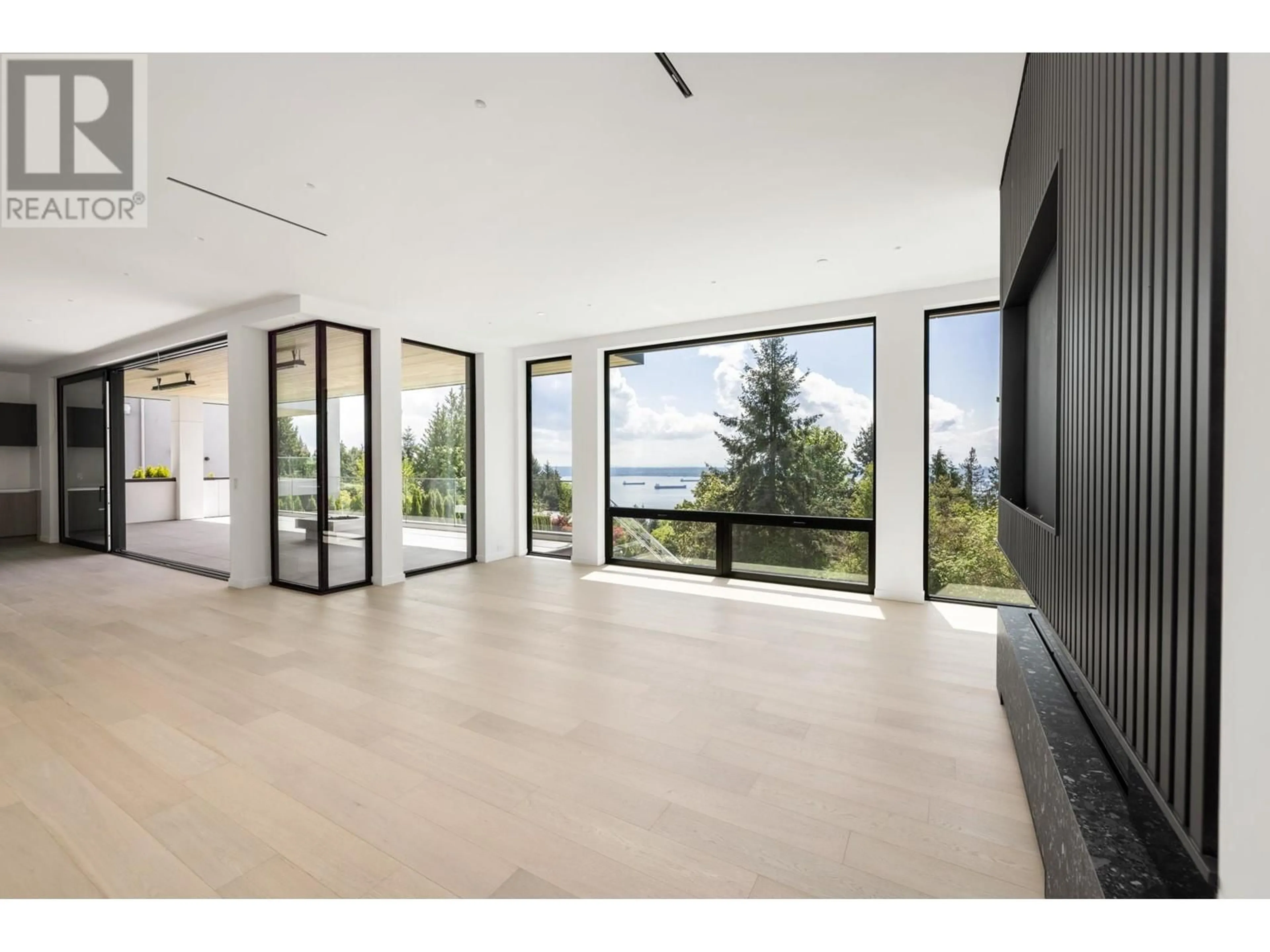 Indoor foyer for 2760 CHELSEA CLOSE, West Vancouver British Columbia V7S3E9