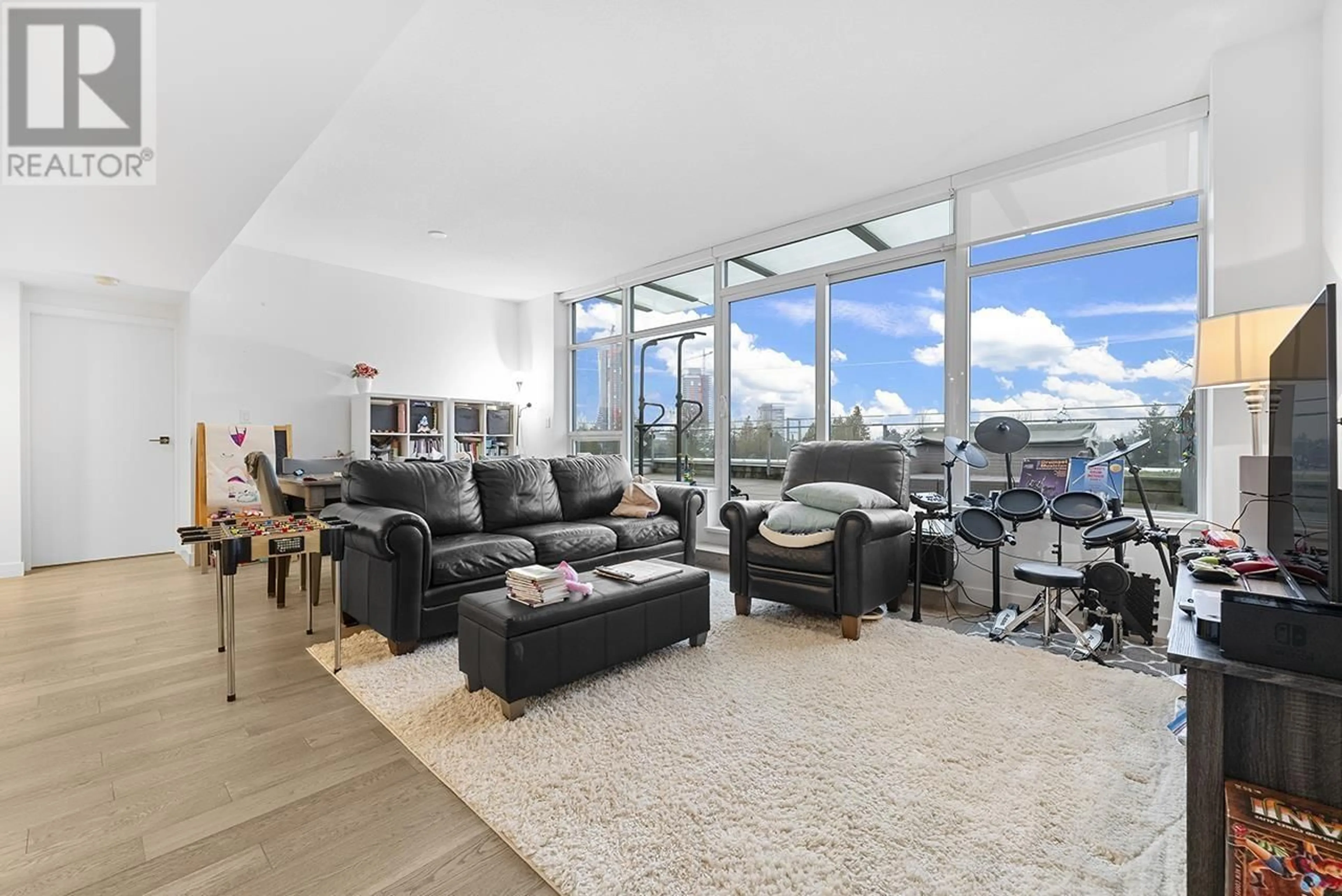 Living room with furniture, unknown for 303 - 5077 CAMBIE STREET, Vancouver British Columbia V5Z0H7