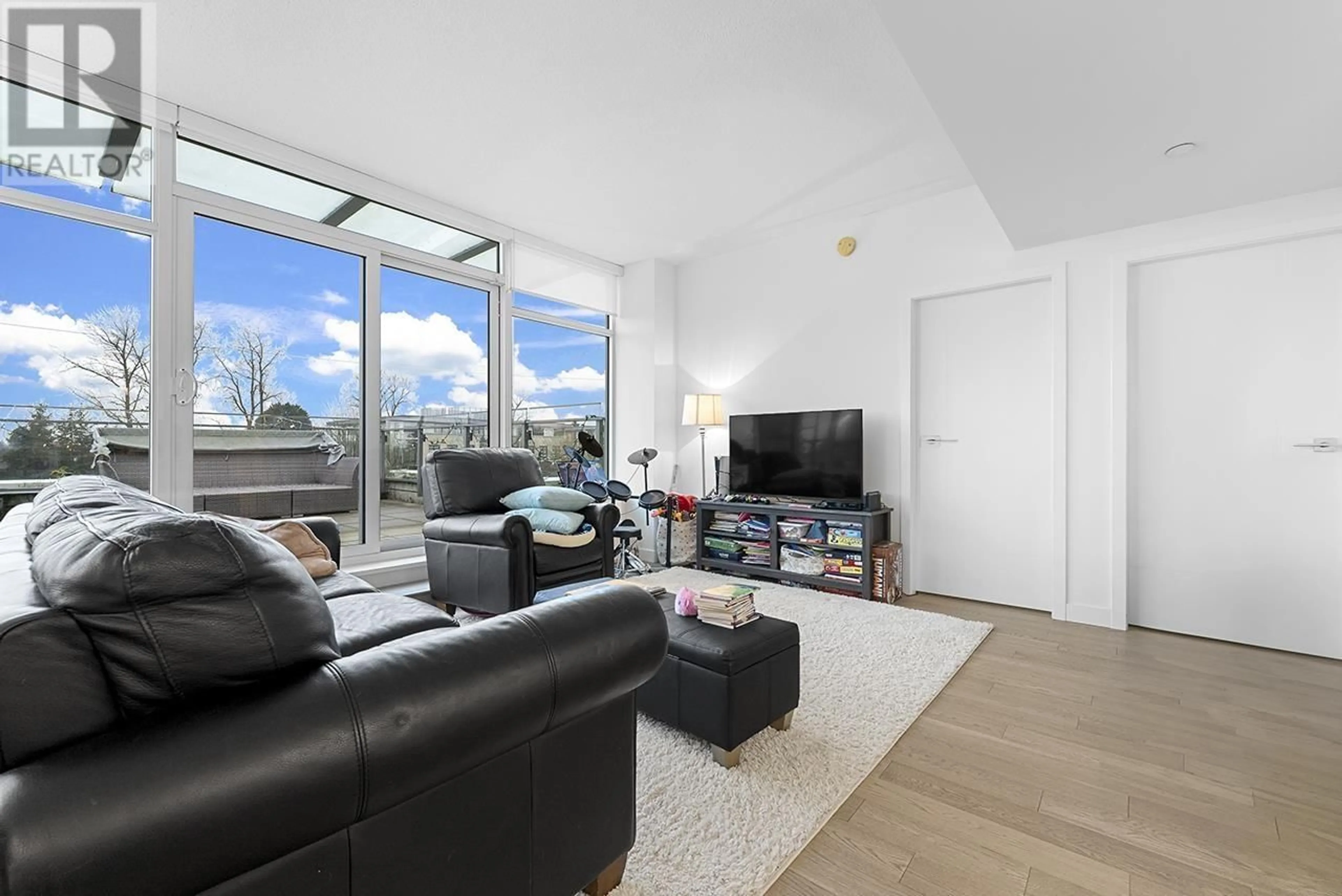 Living room with furniture, unknown for 303 - 5077 CAMBIE STREET, Vancouver British Columbia V5Z0H7