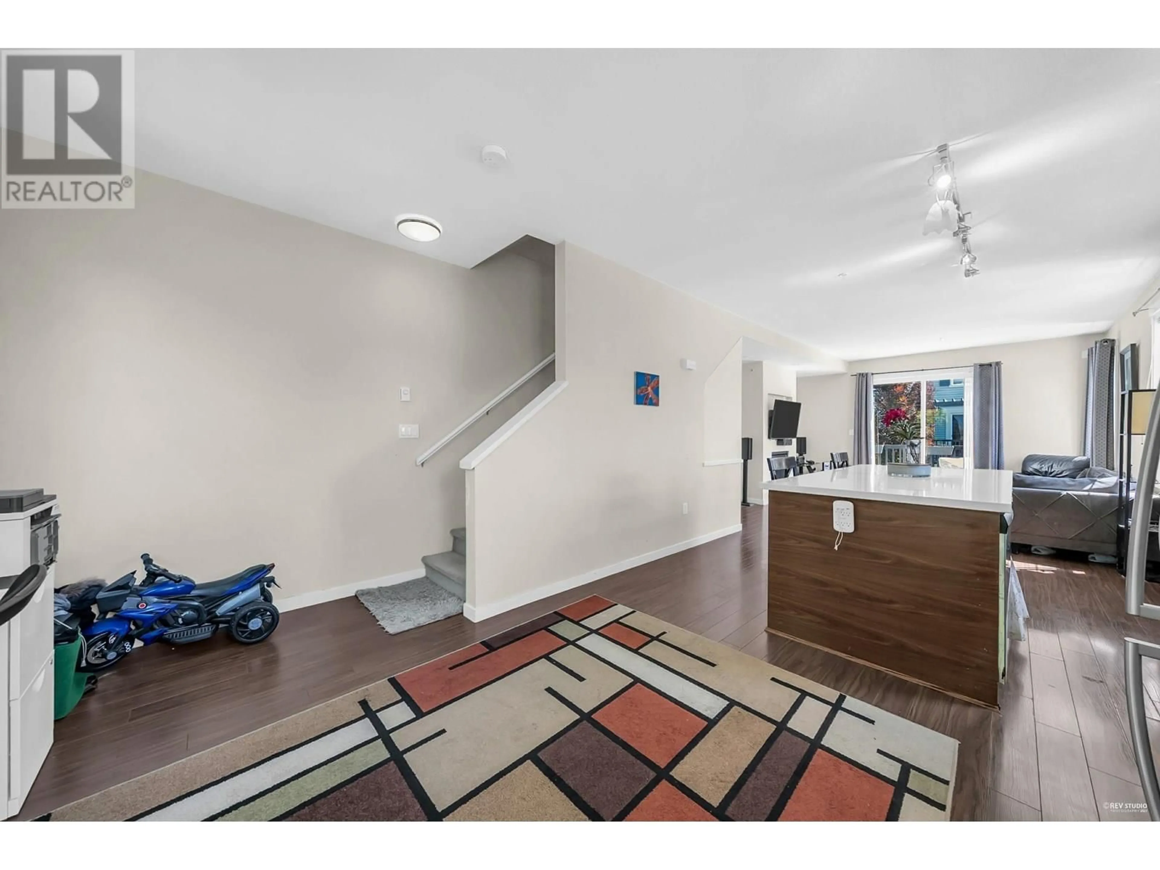 Unknown for 5 - 2495 DAVIES AVENUE, Port Coquitlam British Columbia V3C0B2