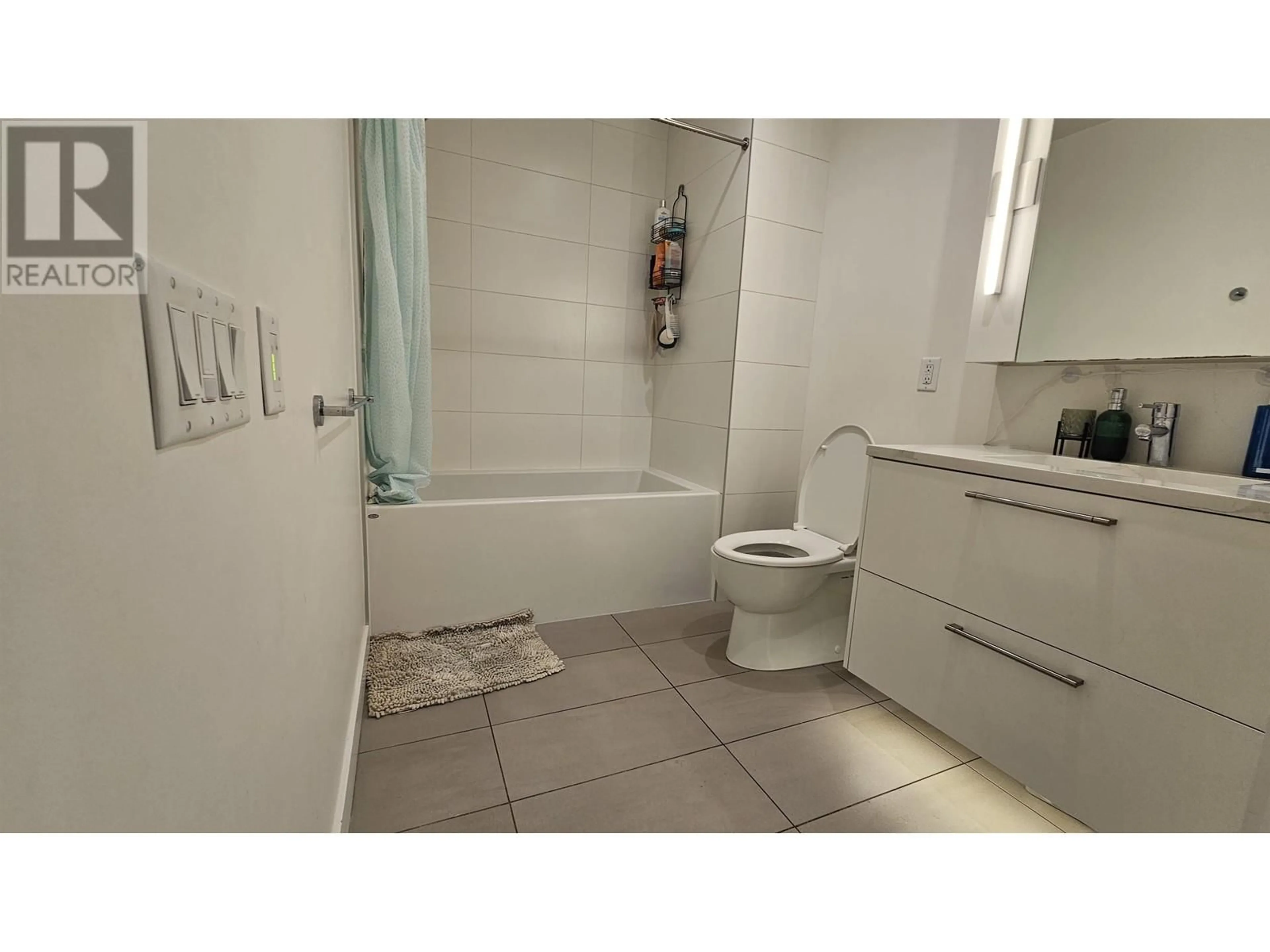 Standard bathroom, unknown for 122 - 2035 GLENAIRE DRIVE, North Vancouver British Columbia V2P1Y2