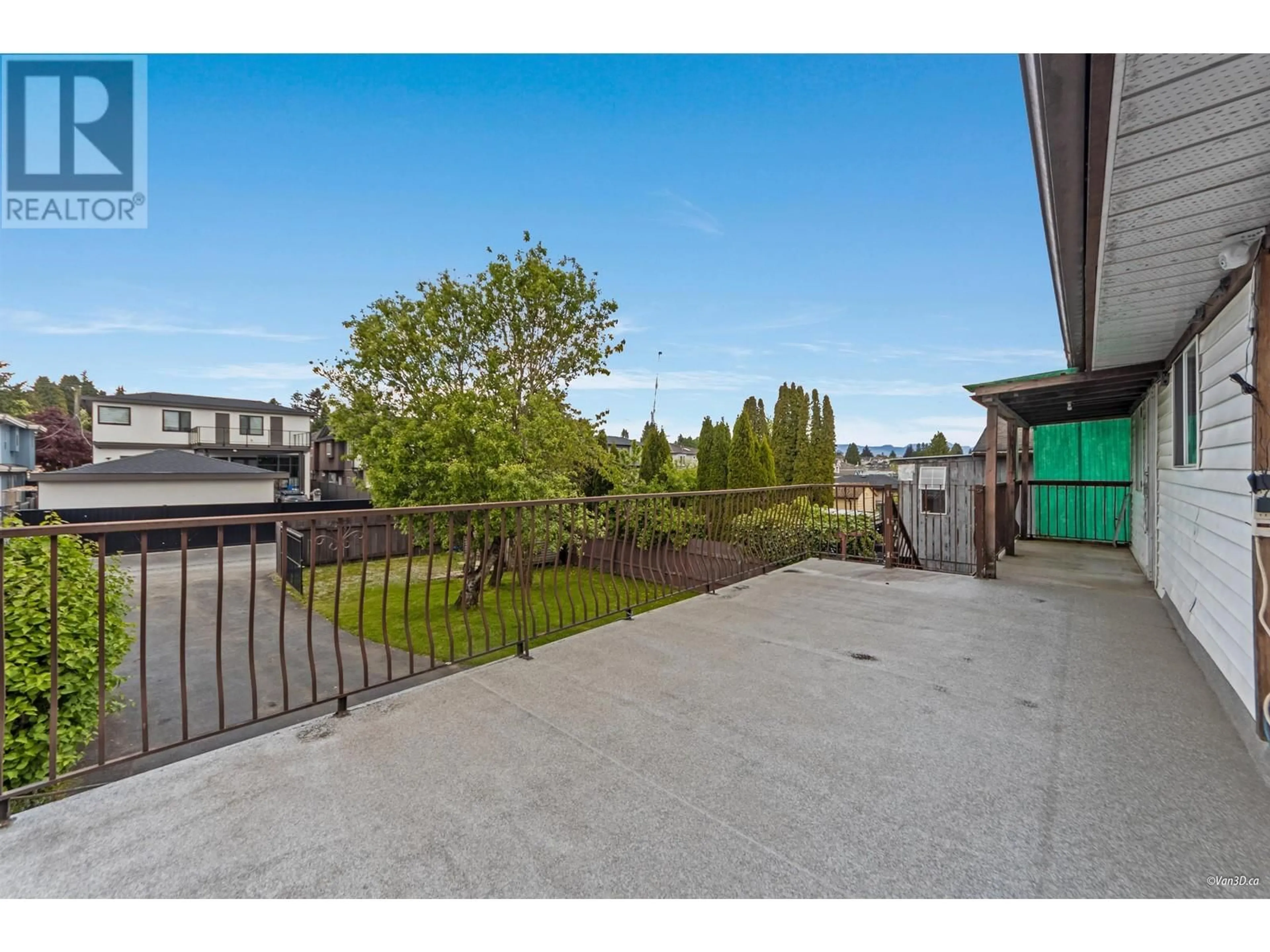 A pic from outside/outdoor area/front of a property/back of a property/a pic from drone, city buildings view from balcony for 7769 10TH AVENUE, Burnaby British Columbia V3N2S2