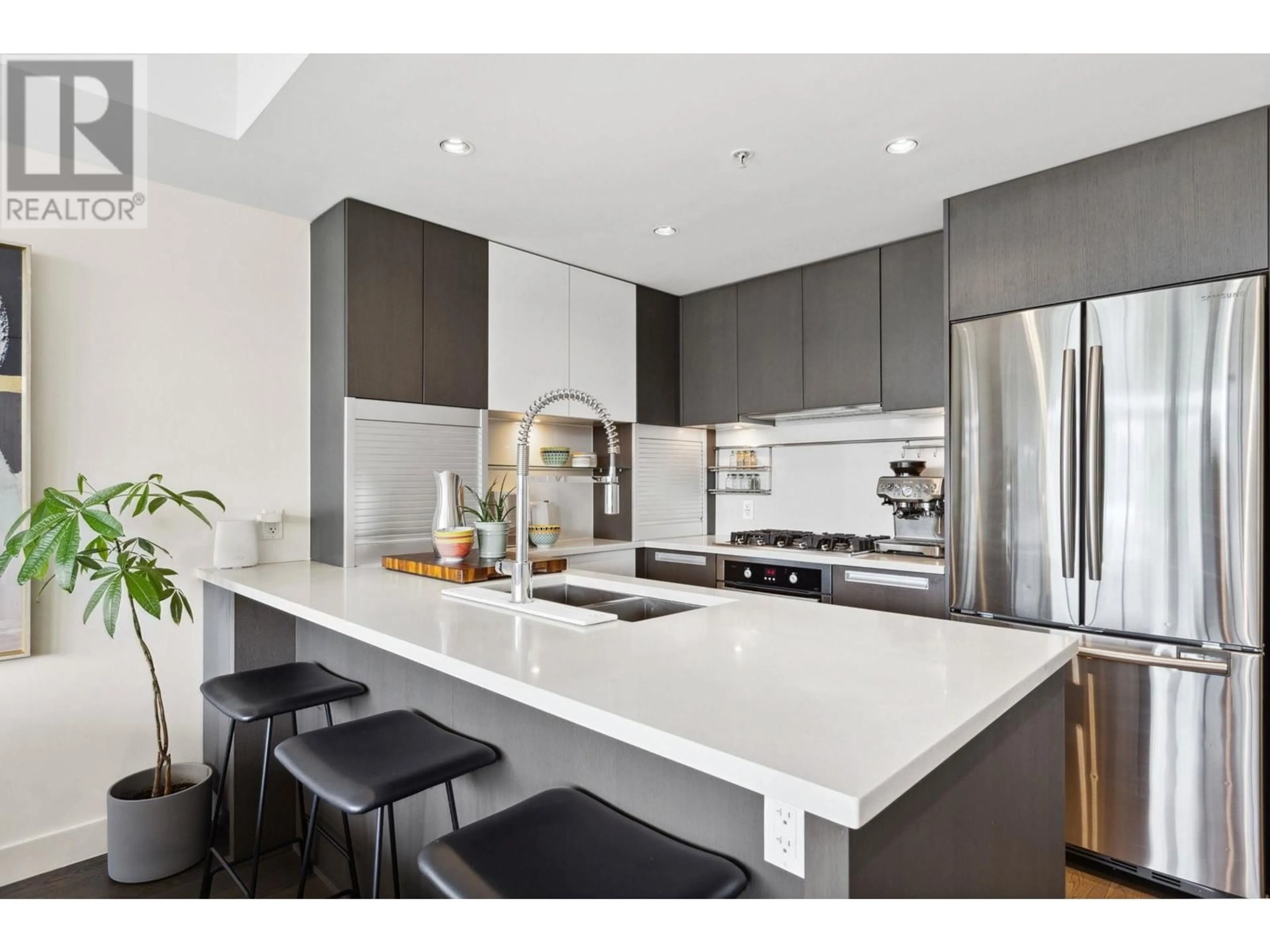 Contemporary kitchen, unknown for 311 - 288 1ST AVENUE, Vancouver British Columbia V5Y0E9