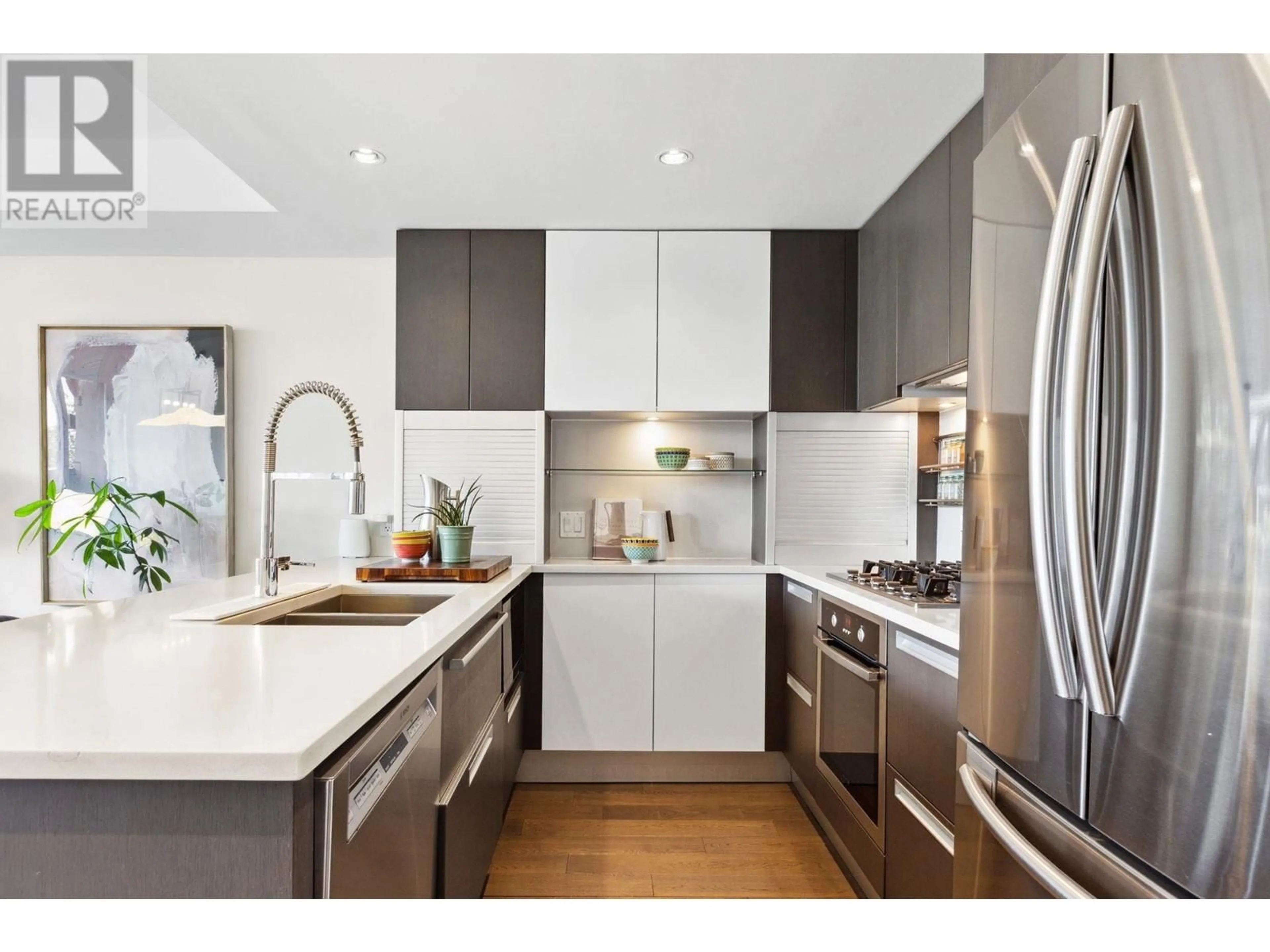 Contemporary kitchen, unknown for 311 - 288 1ST AVENUE, Vancouver British Columbia V5Y0E9