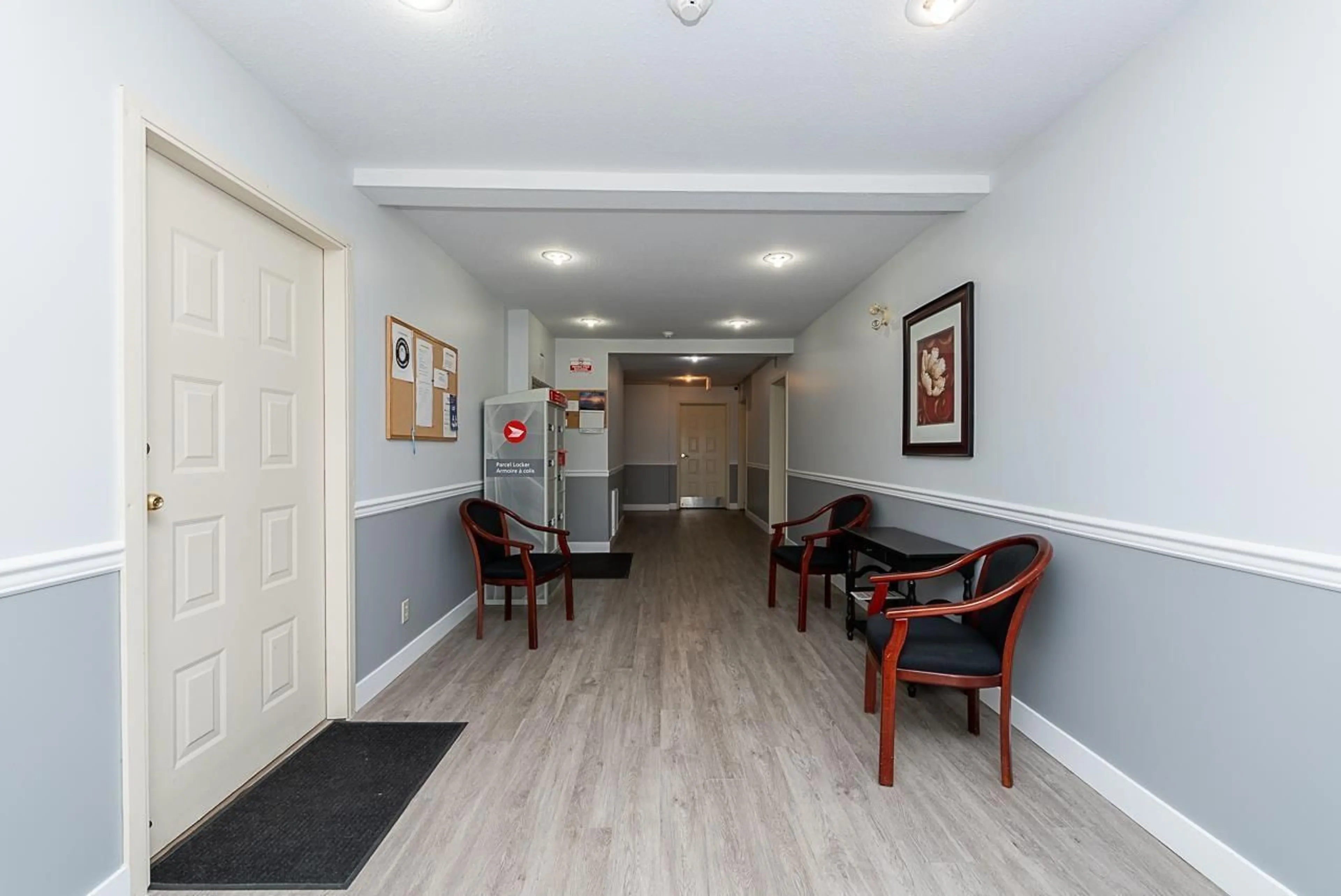 Indoor foyer for 205 - 46033 CHILLIWACK CENTRAL ROAD, Chilliwack British Columbia V2P1J5