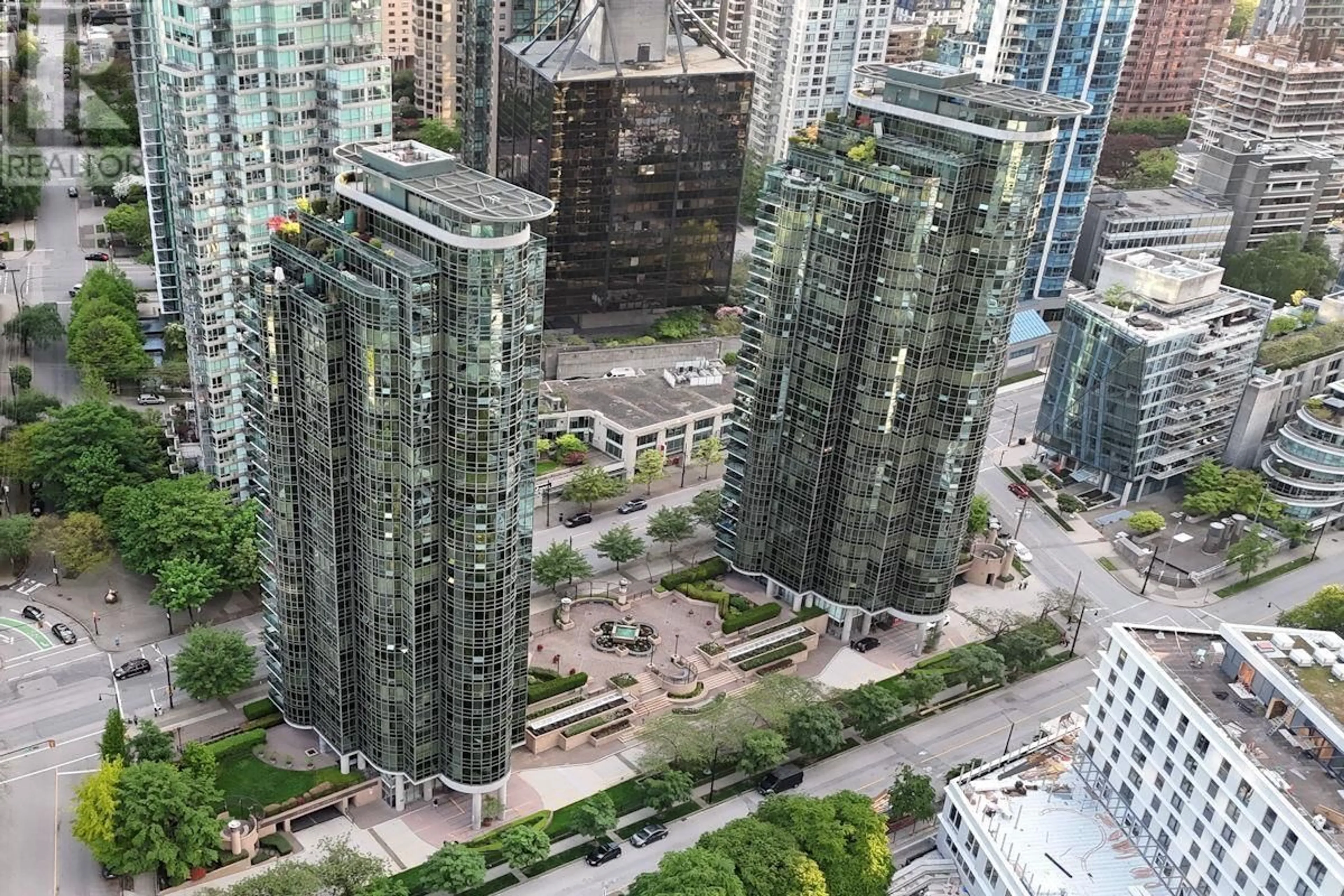 A pic from outside/outdoor area/front of a property/back of a property/a pic from drone, city buildings view from balcony for 1704 - 555 JERVIS STREET, Vancouver British Columbia V6E4N1