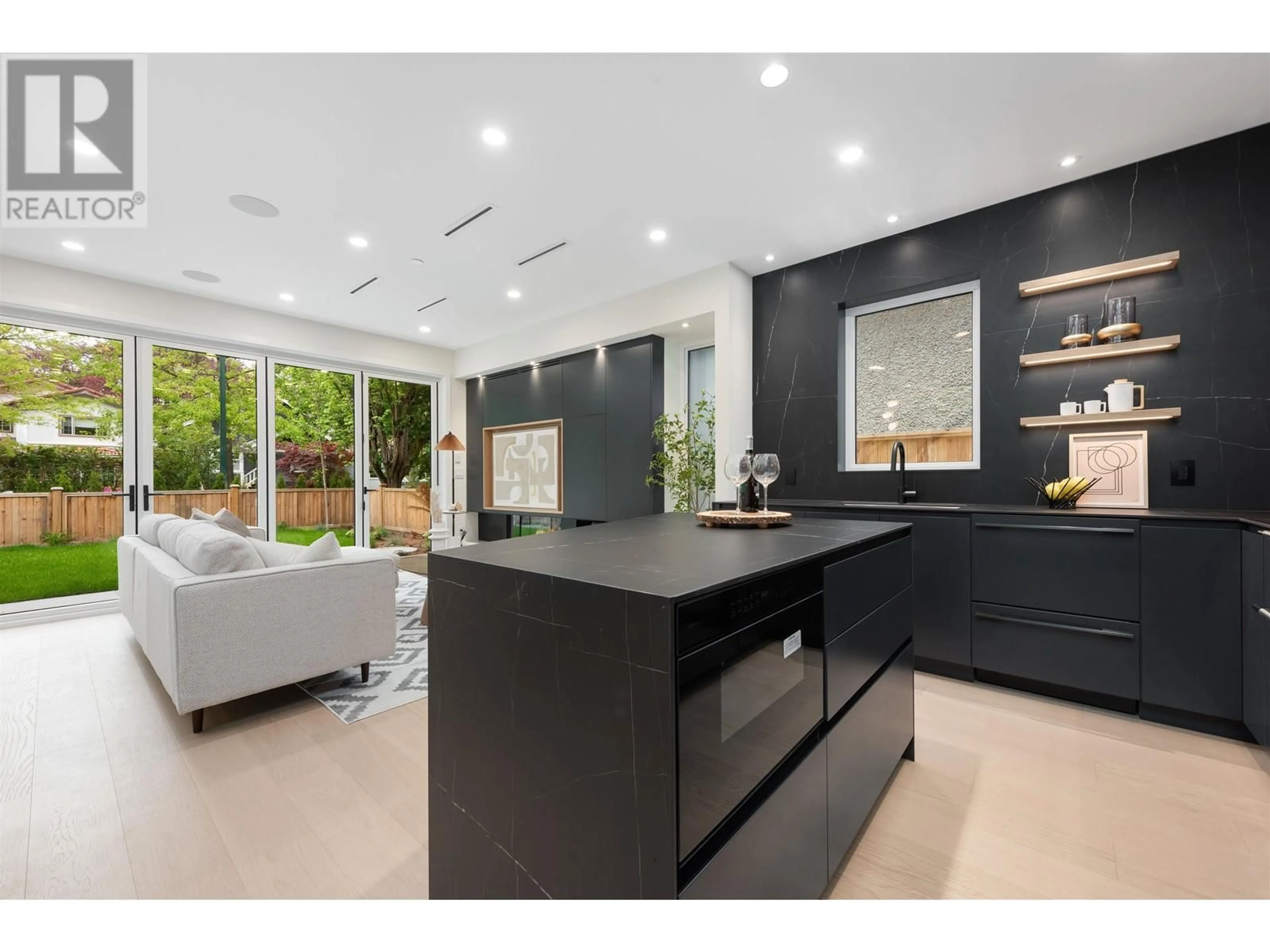 Open concept kitchen, ceramic/tile floor for 1 - 2764 14TH AVENUE, Vancouver British Columbia V6K2X2