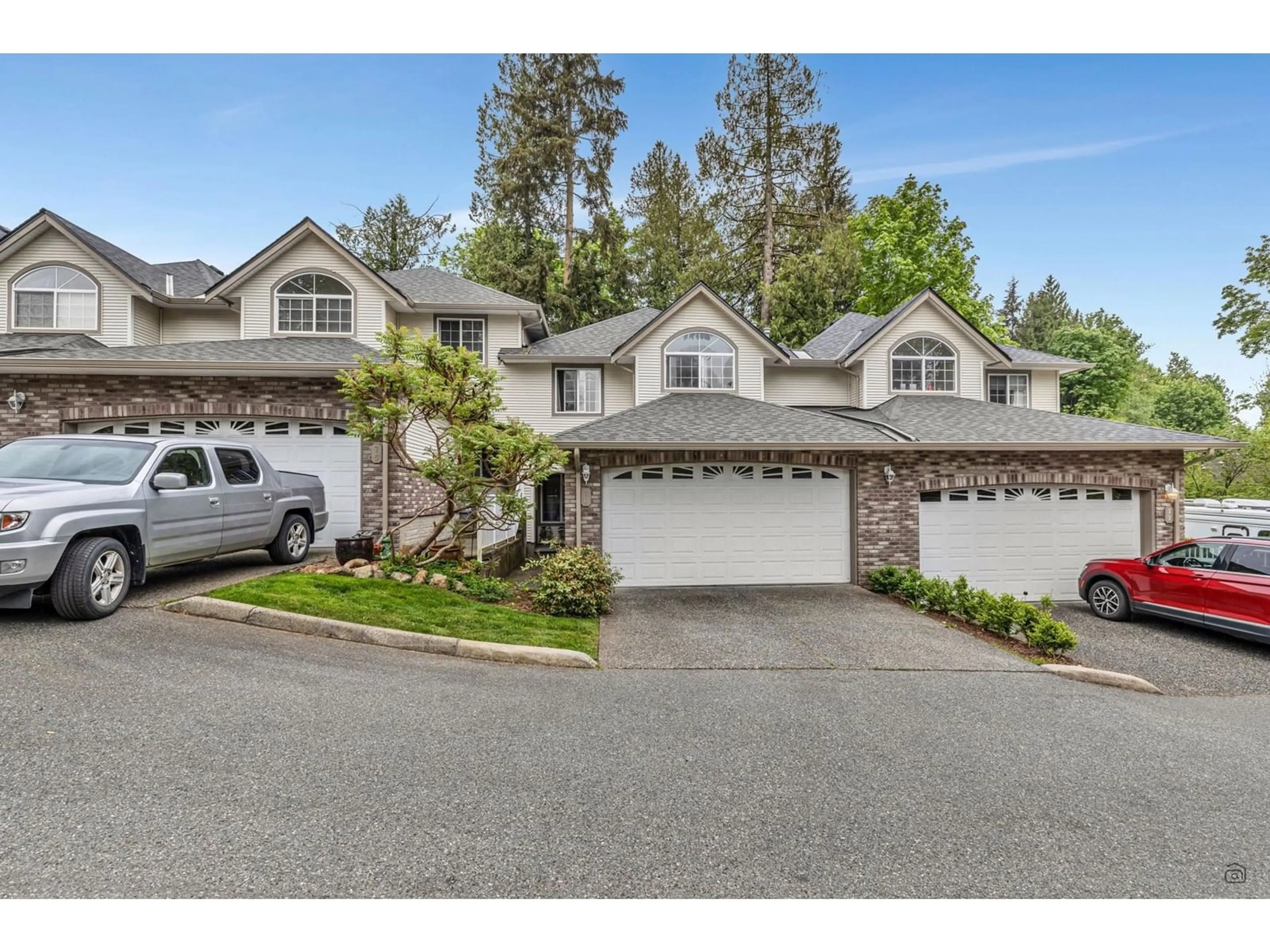 Indoor garage for 76 - 32777 CHILCOTIN, Abbotsford British Columbia V2T5W4