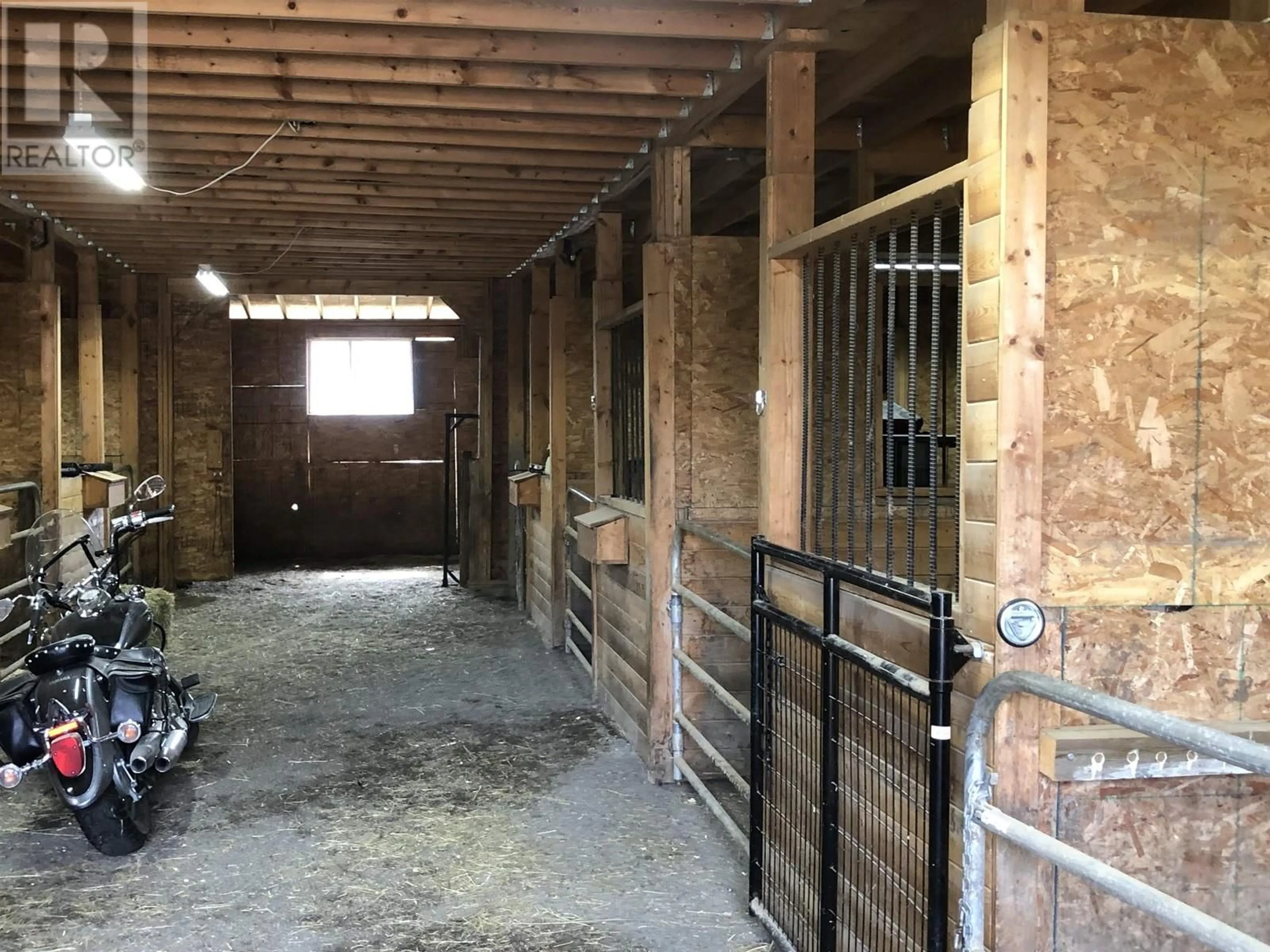 Indoor foyer for 7181 SHERIDAN LAKE W ROAD, Lone Butte British Columbia V0K1X1