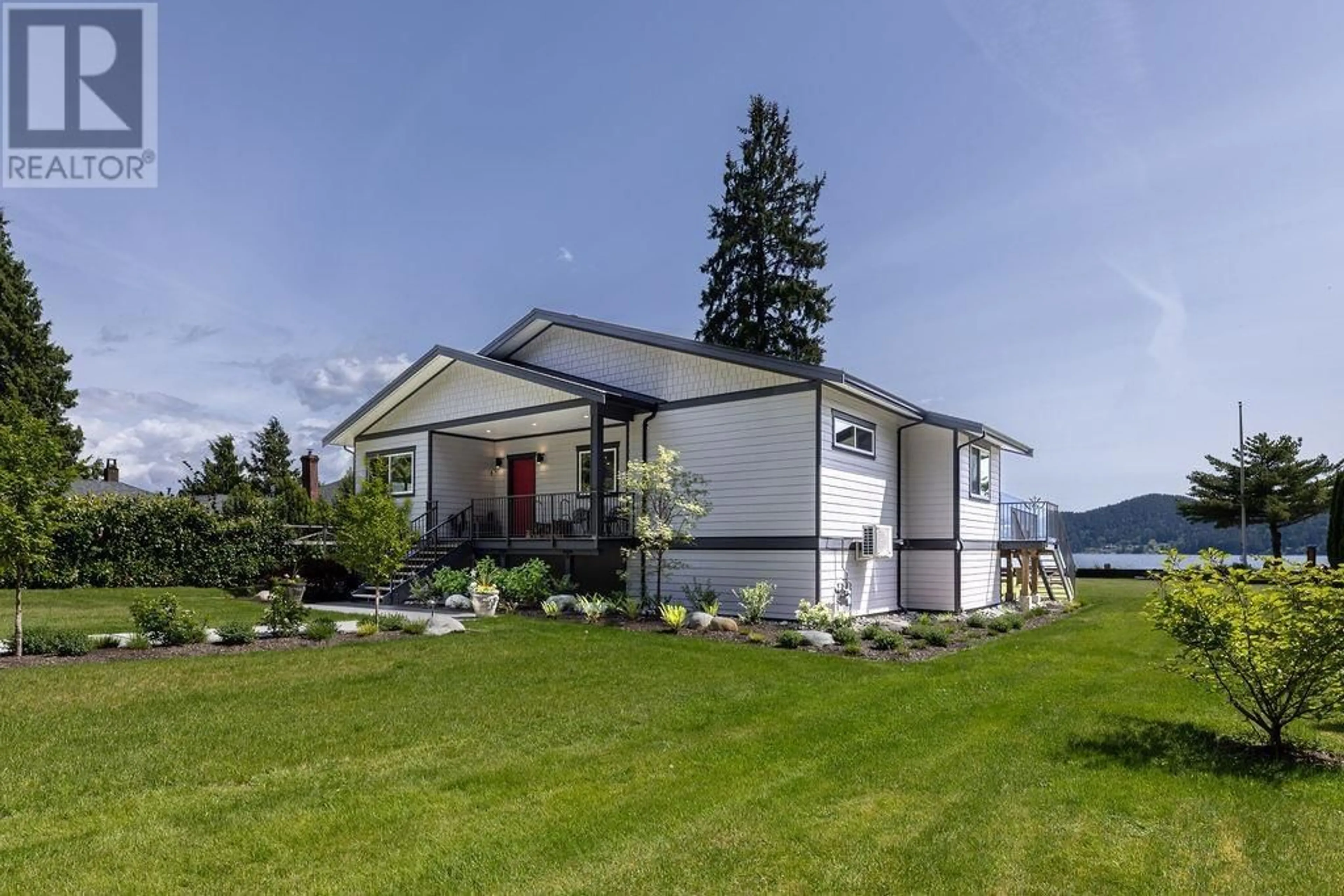 Home with vinyl exterior material, water/lake/river/ocean view for 1376 BURNS ROAD, Gibsons British Columbia V0N1V1