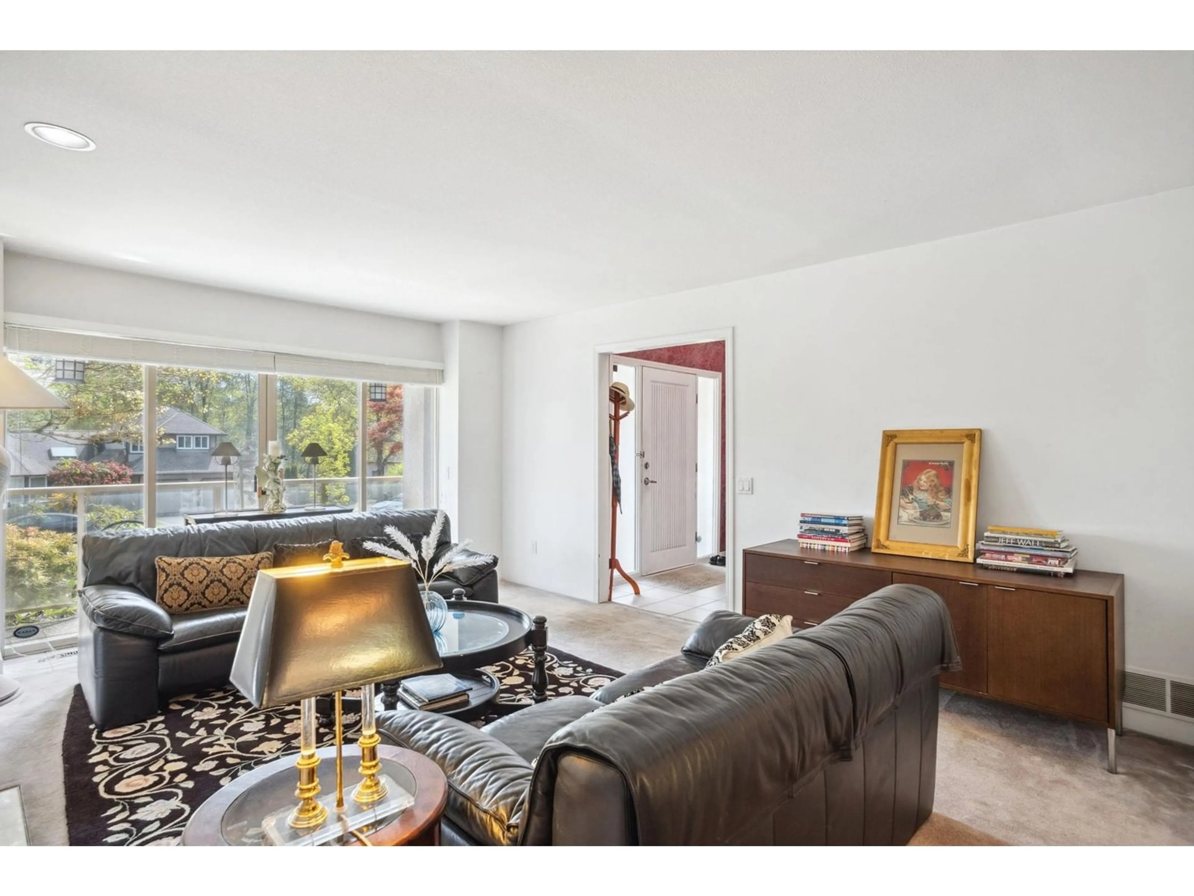 Living room with furniture, unknown for 9477 164, Surrey British Columbia V4N3C8