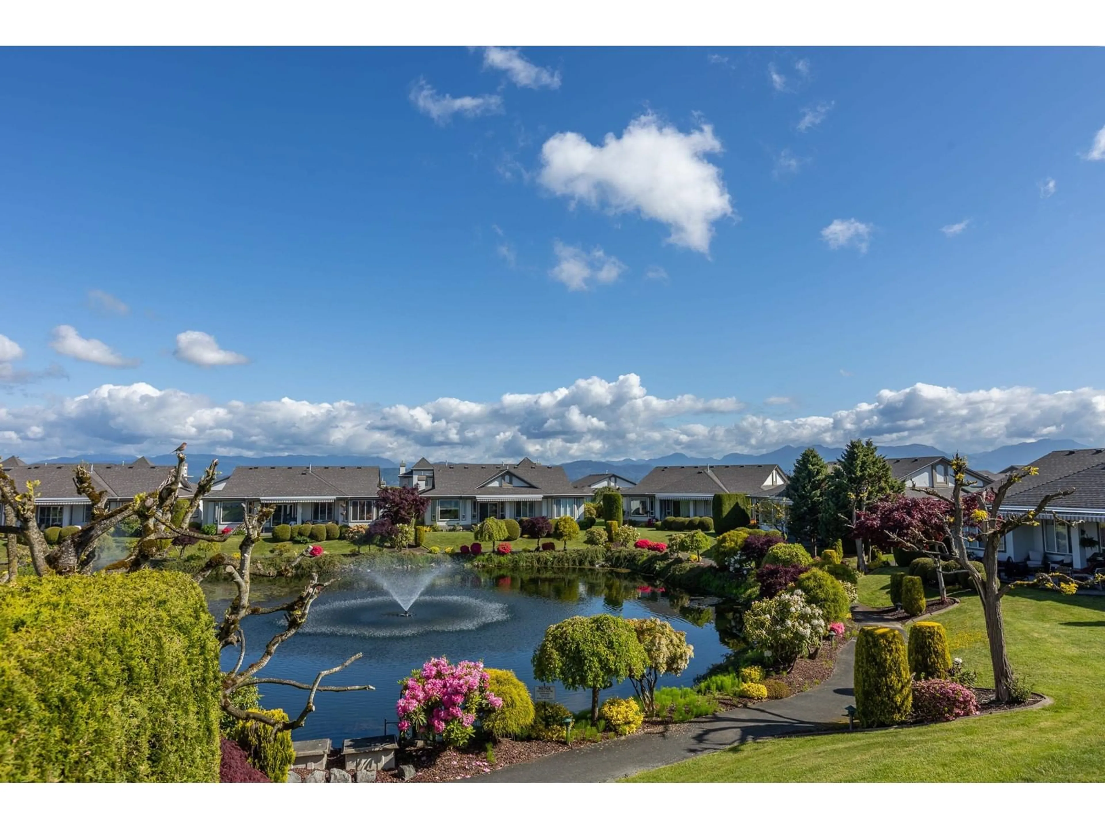 A pic from outside/outdoor area/front of a property/back of a property/a pic from drone, water/lake/river/ocean view for 11 - 31445 RIDGEVIEW, Abbotsford British Columbia V2T5N5