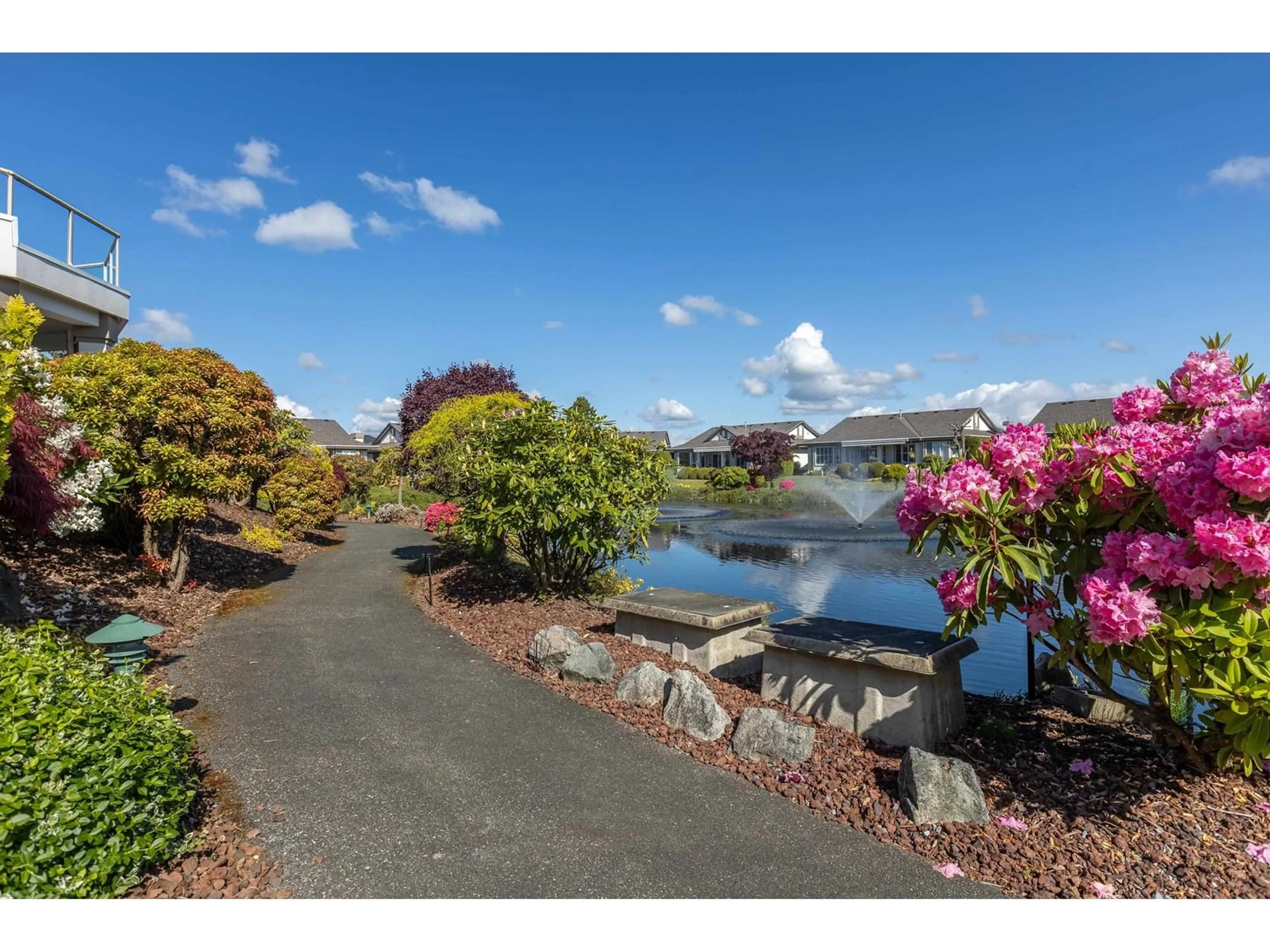 A pic from outside/outdoor area/front of a property/back of a property/a pic from drone, water/lake/river/ocean view for 11 - 31445 RIDGEVIEW, Abbotsford British Columbia V2T5N5