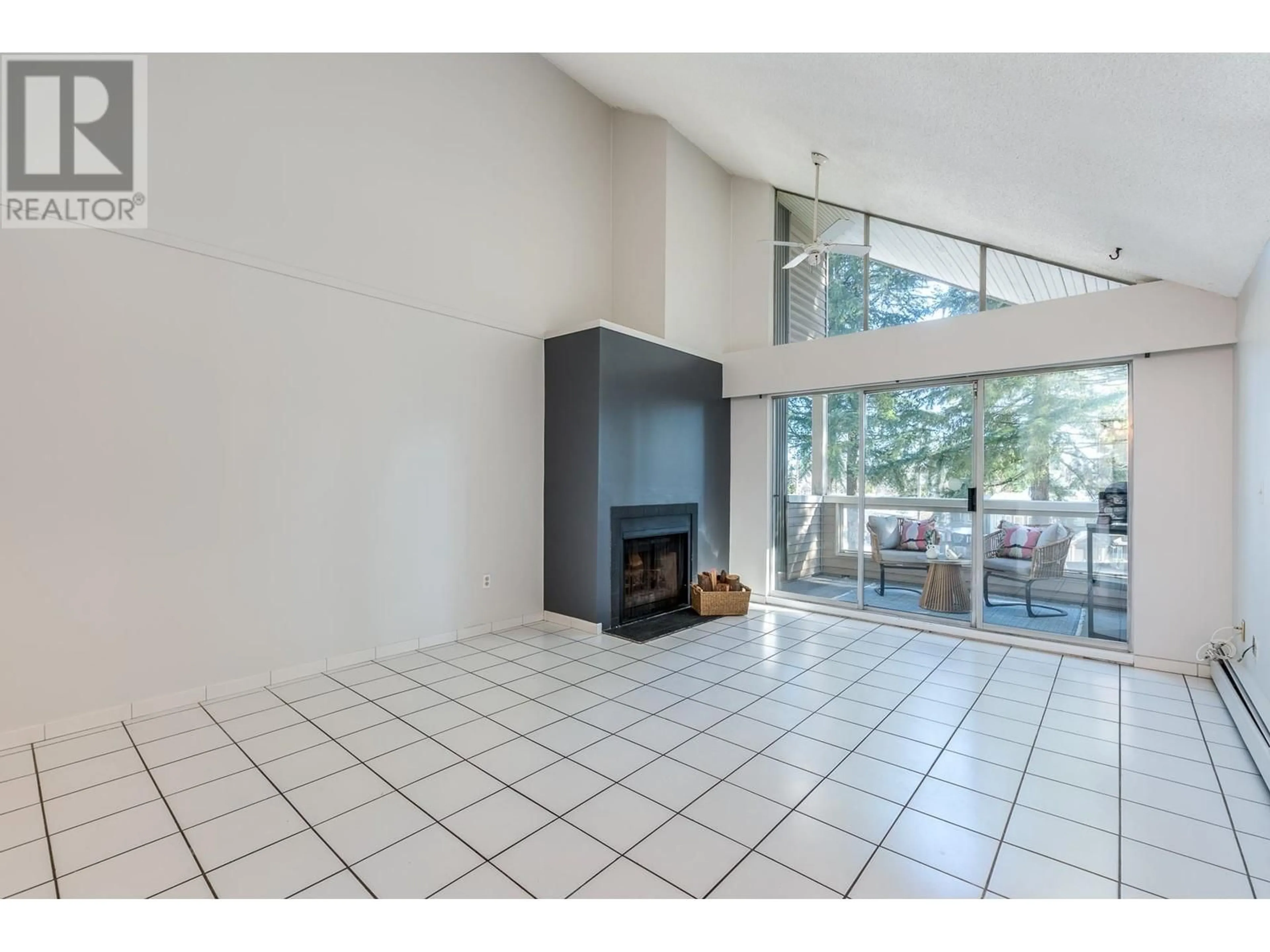 Indoor foyer for 302 - 932 ROBINSON STREET, Coquitlam British Columbia V3J7R8