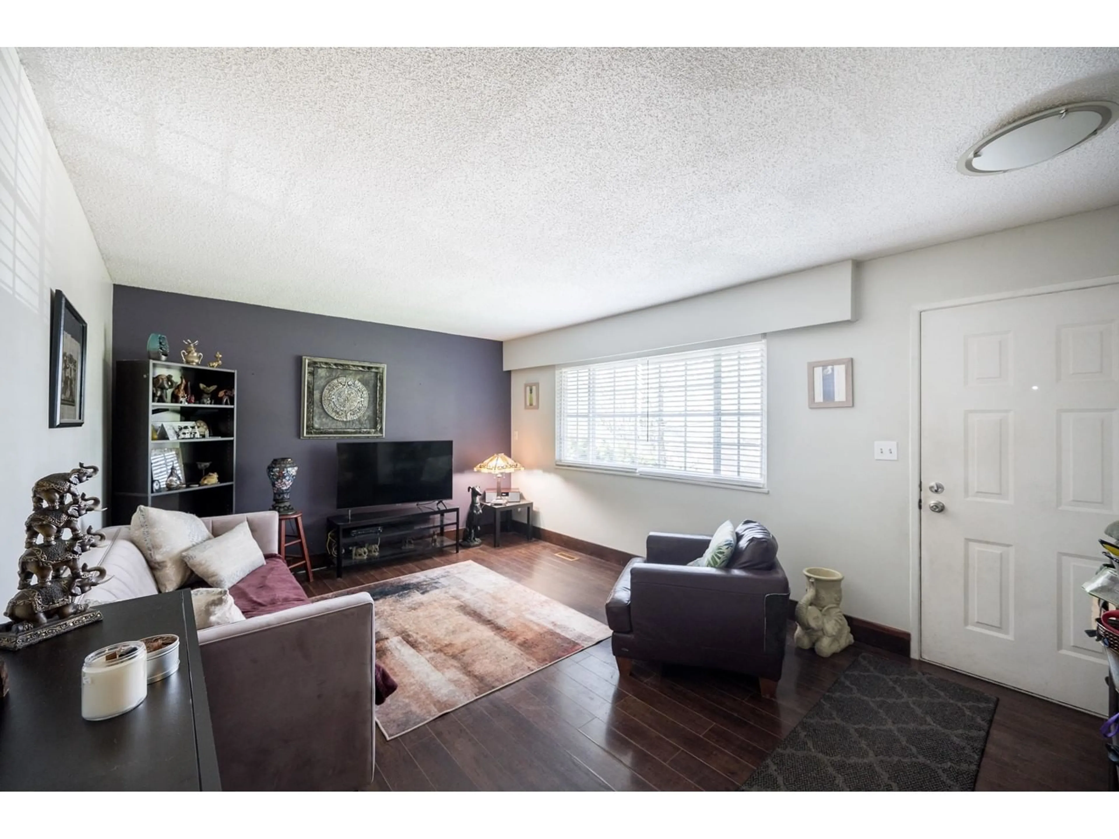 Living room with furniture, unknown for 10284 MAIN, Delta British Columbia V4C7H3