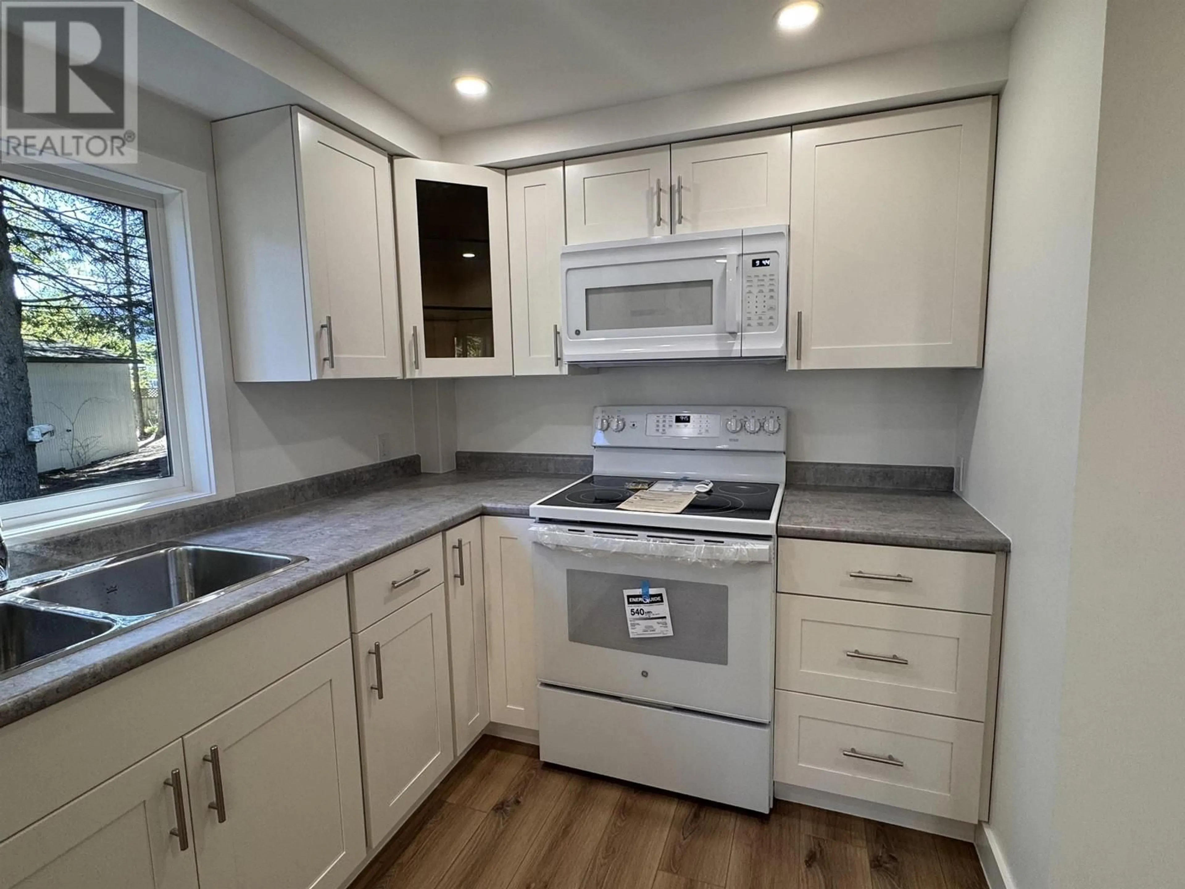 Standard kitchen, unknown for 16 - 5016 PARK AVENUE, Terrace British Columbia V8G1X1