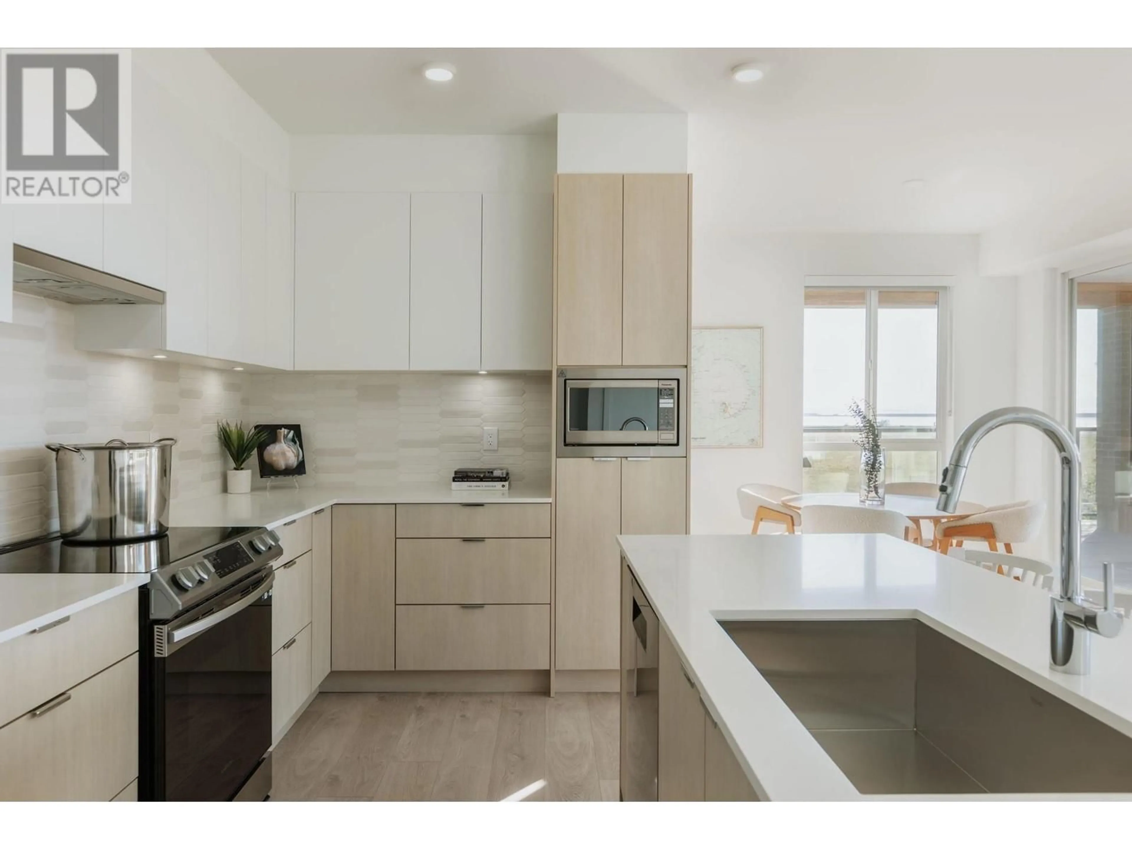 Contemporary kitchen, ceramic/tile floor for 209 - 2463 RABBIT DRIVE, Tsawwassen British Columbia V4M0G6