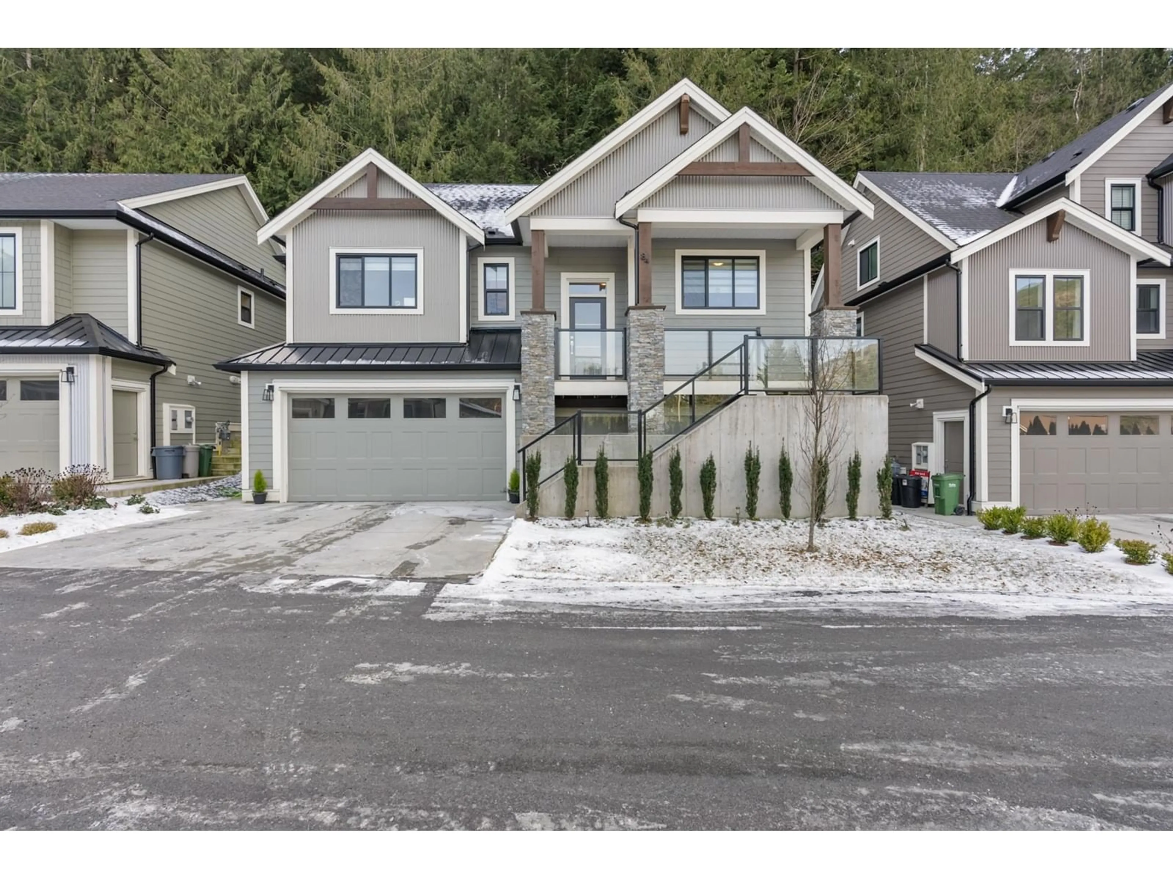 Home with vinyl exterior material, street for 84 - 1880 COLUMBIA VALLEY ROAD, Cultus Lake British Columbia V2R6G8