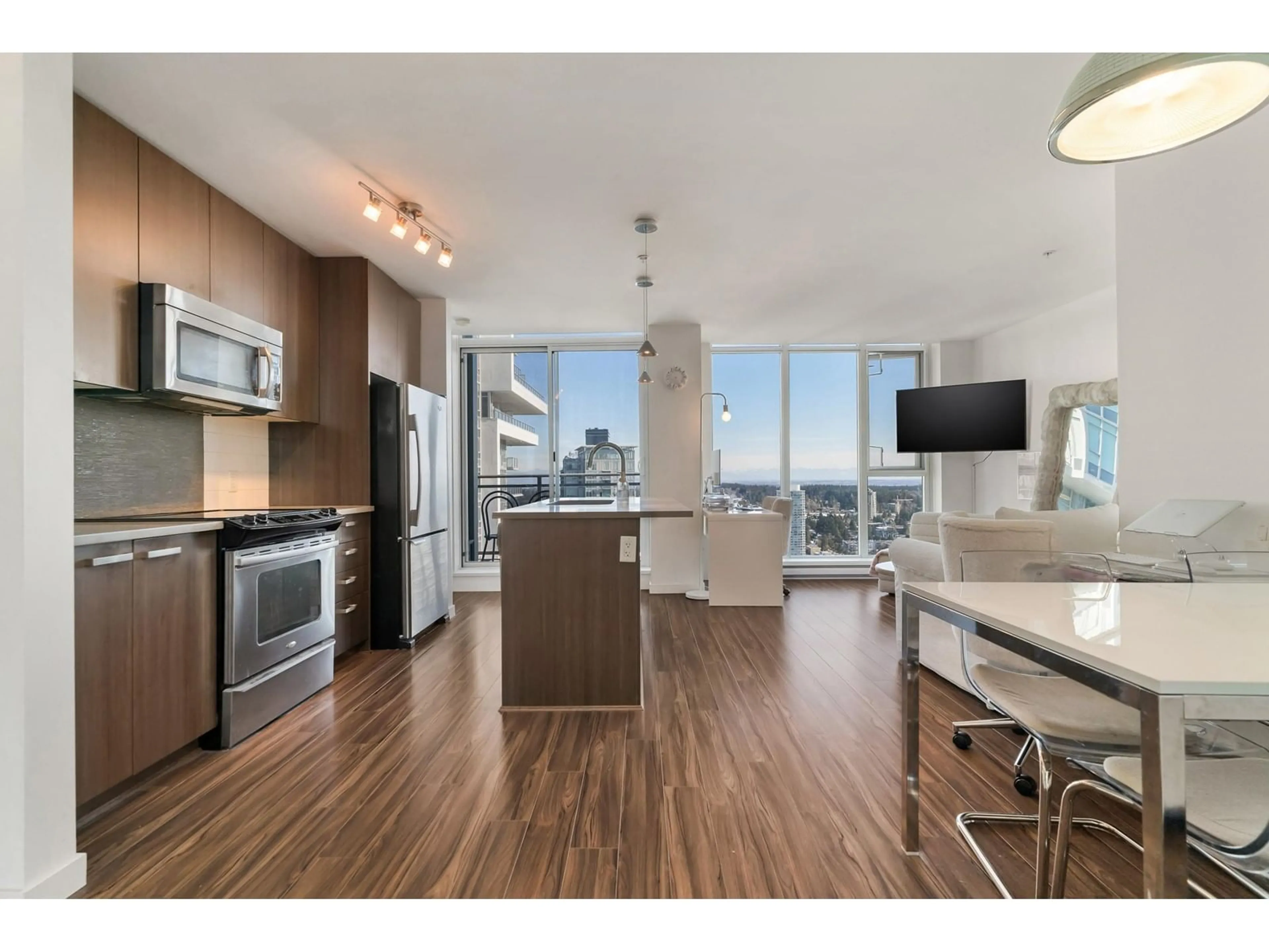Open concept kitchen, wood/laminate floor for 3906 - 13325 102A, Surrey British Columbia V3T0J5