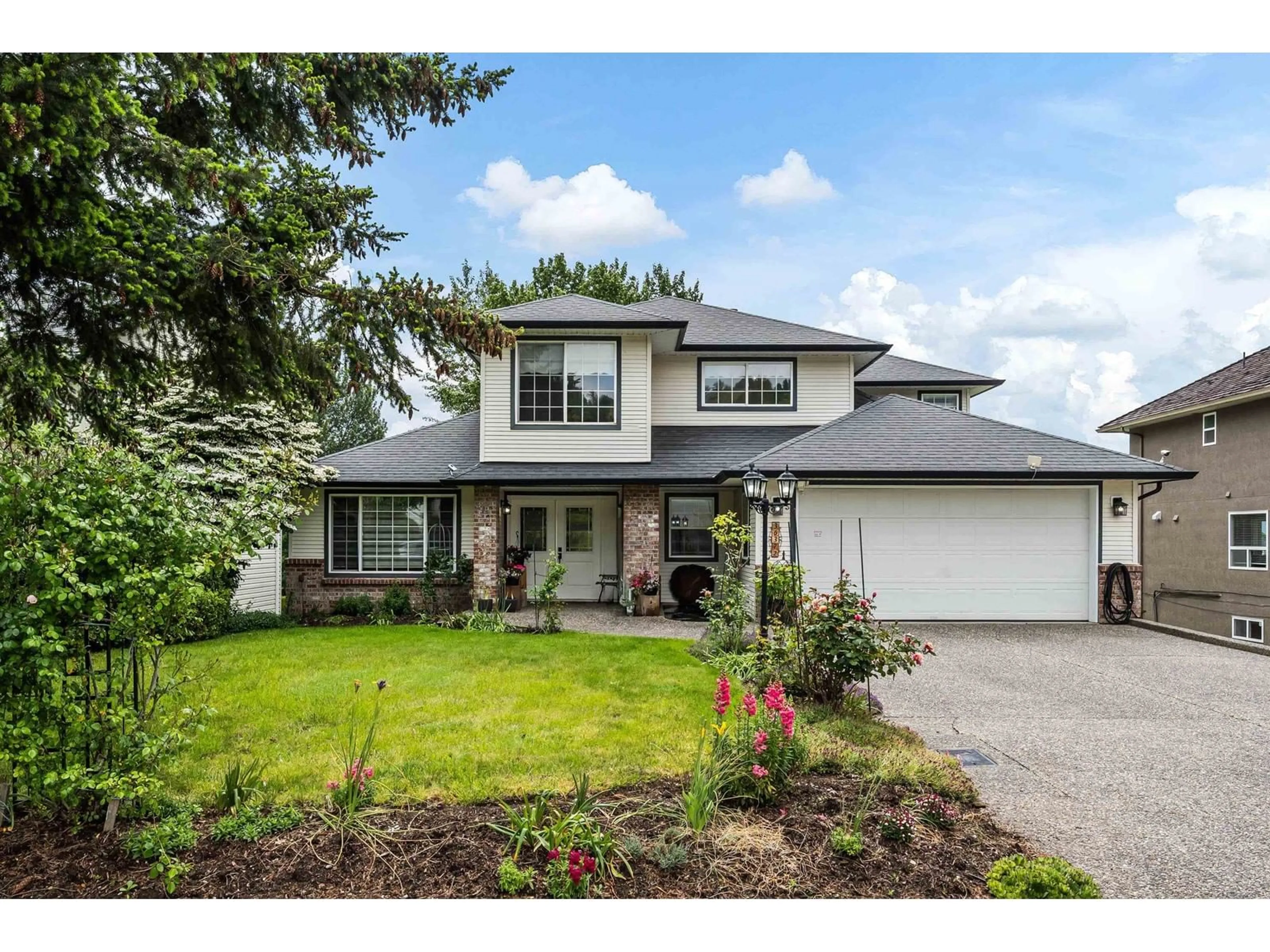 Home with vinyl exterior material, street for 36372 COUNTRY, Abbotsford British Columbia V3G1M2