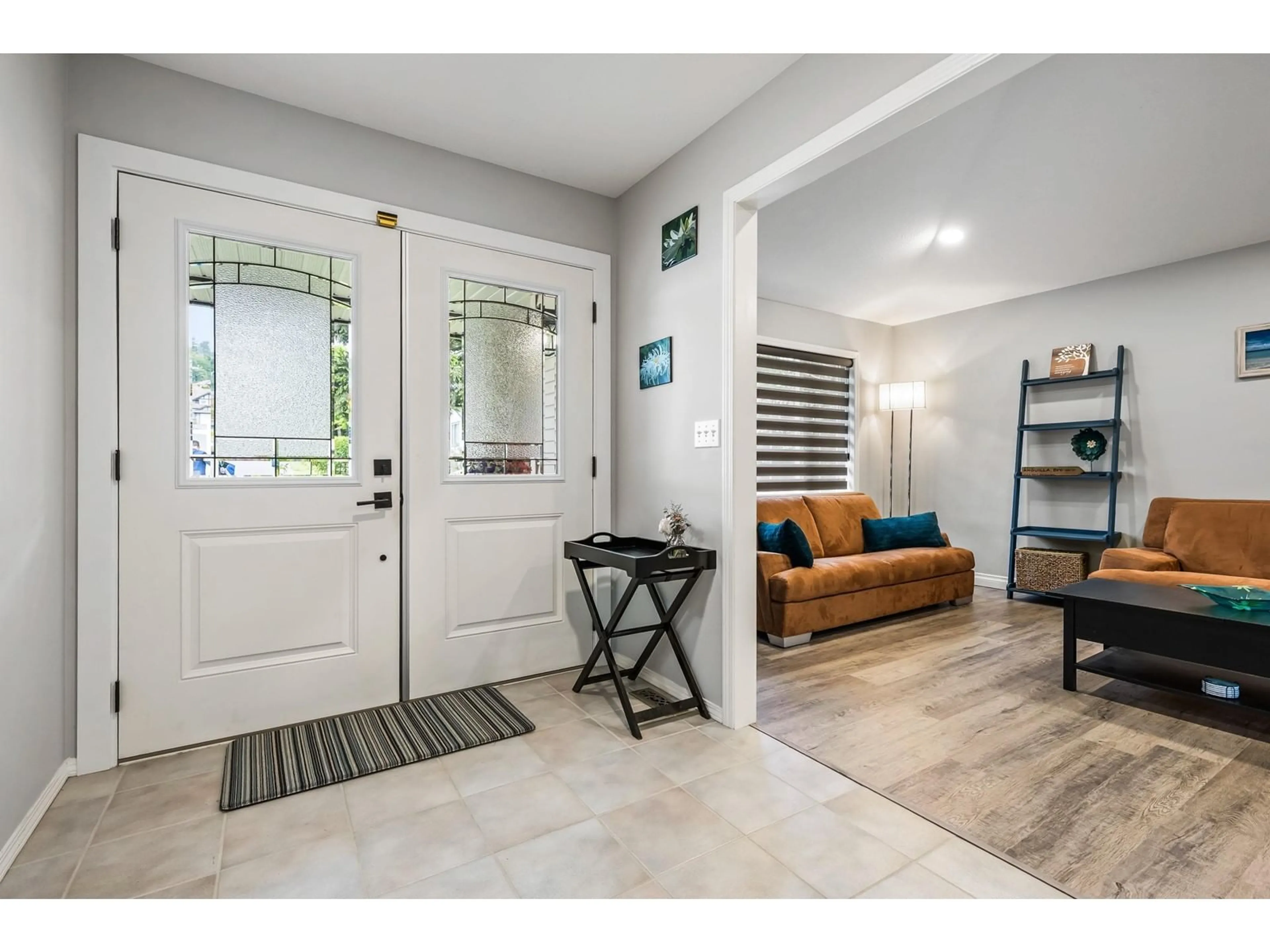 Indoor entryway for 36372 COUNTRY, Abbotsford British Columbia V3G1M2