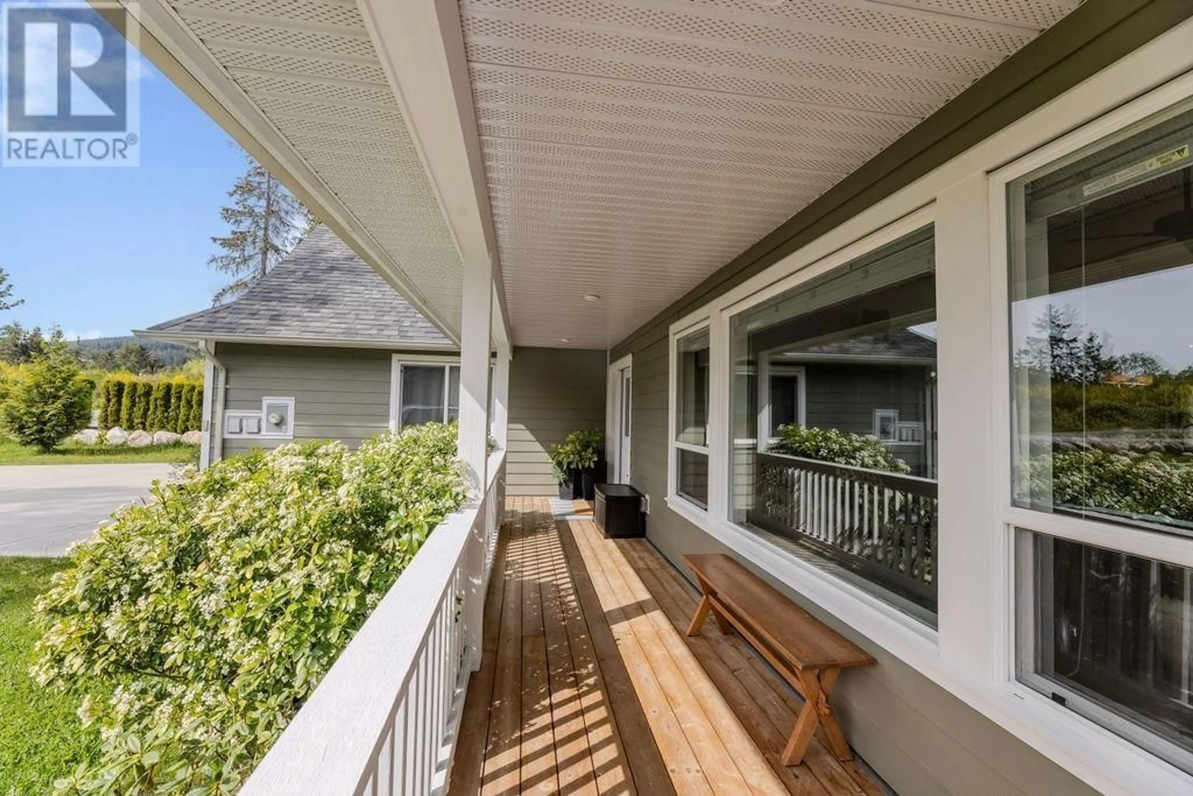 Patio, street for 1418 STARDUST PLACE, Gibsons British Columbia V0N1V5