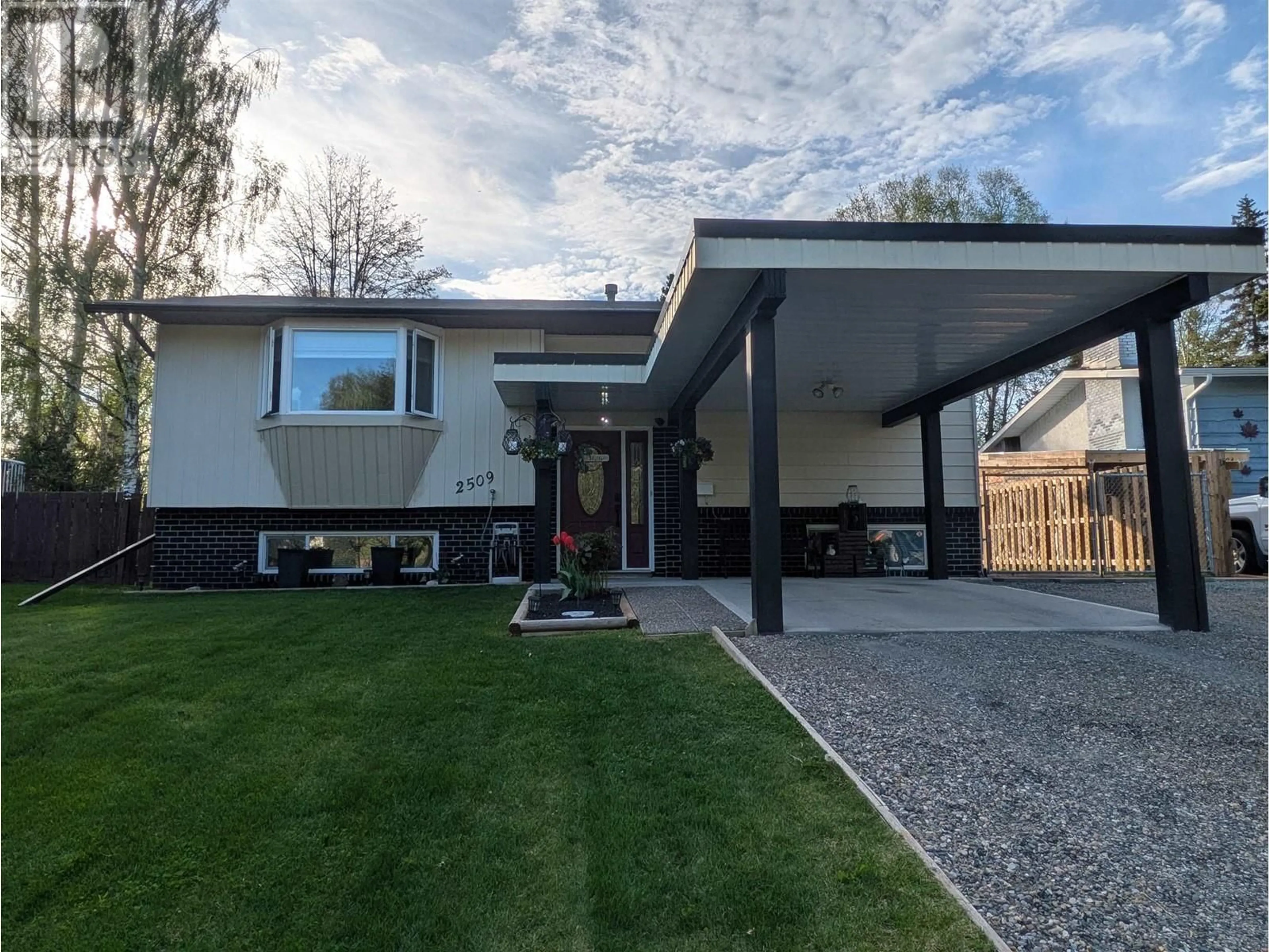 Home with vinyl exterior material, street for 2509 MOSS AVENUE, Prince George British Columbia V2L5H6